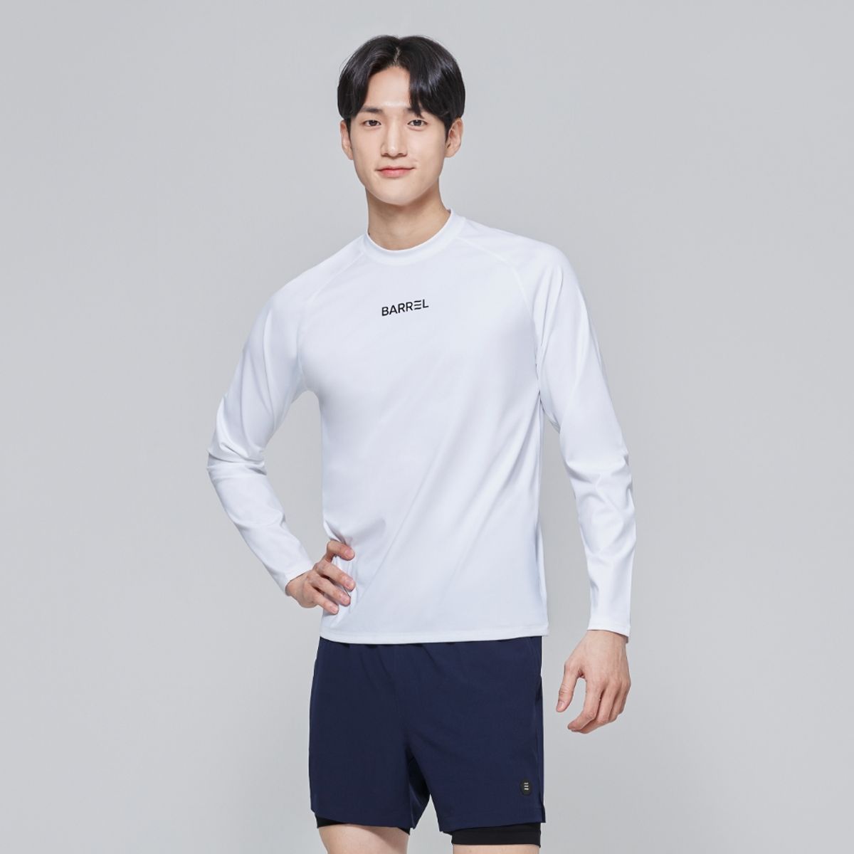 배럴(BARREL) 맨 에센셜 릴렉스핏 래쉬가드 화이트 (B3SMWRG002WHT)