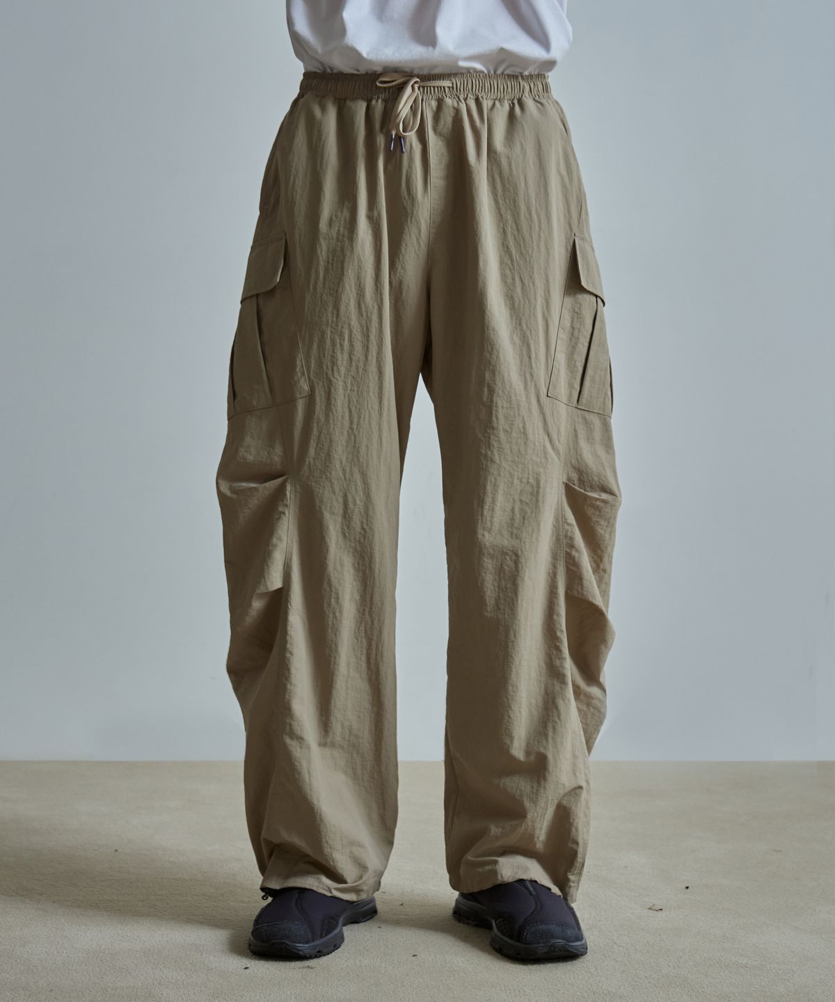 발루트(BALLUTE) CURVED LINE PARACHUTE CARGO PANTS (BEIGE)