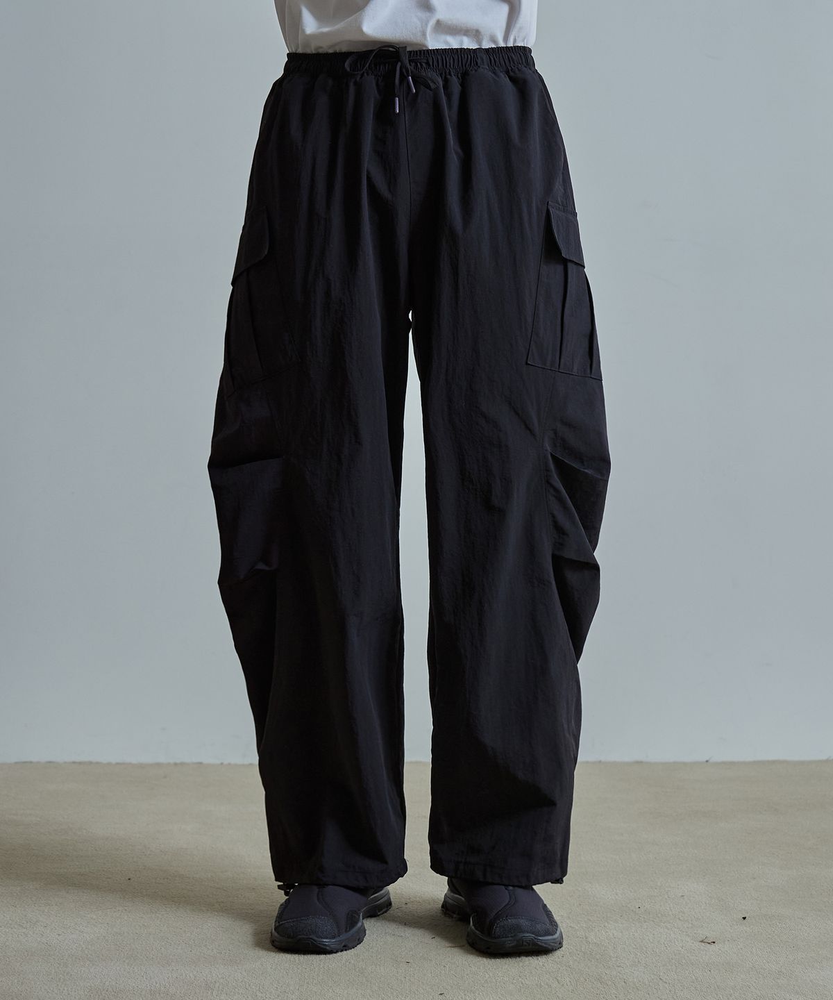 발루트(BALLUTE) CURVED LINE PARACHUTE CARGO PANTS (BLACK)