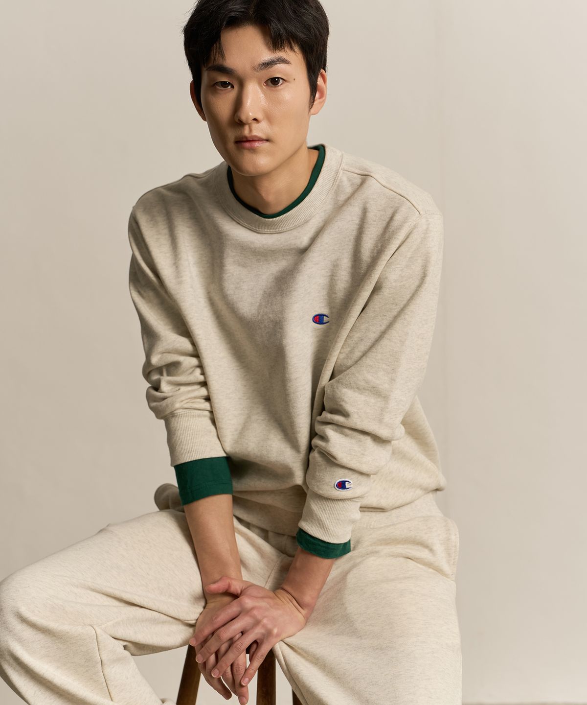 챔피온(CHAMPION) C로고 크루넥 스웨트셔츠 Cream