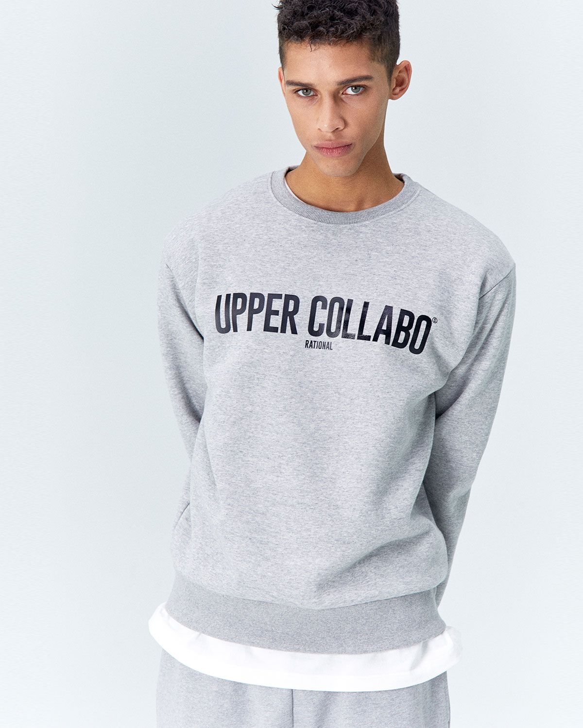 어퍼콜라보(UPPERCOLLABO) 래셔널 스웨트 셔츠_그레이