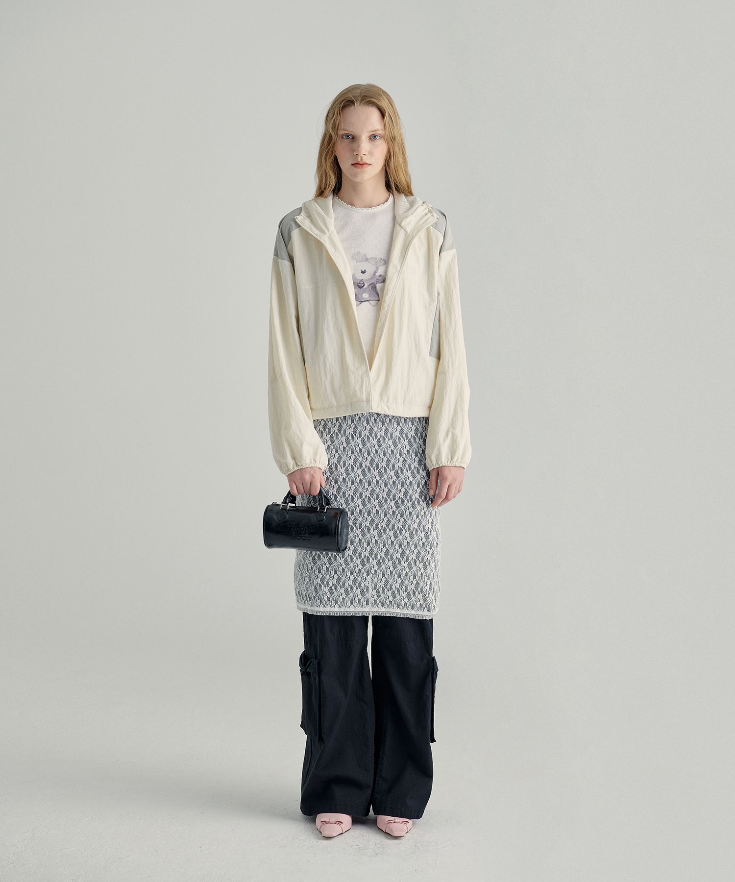 【関税込み】MARGESHERWOOD ブラック ミディアム Log バッグ Black Log Medium Bag by MARGESHERWOOD on Sale