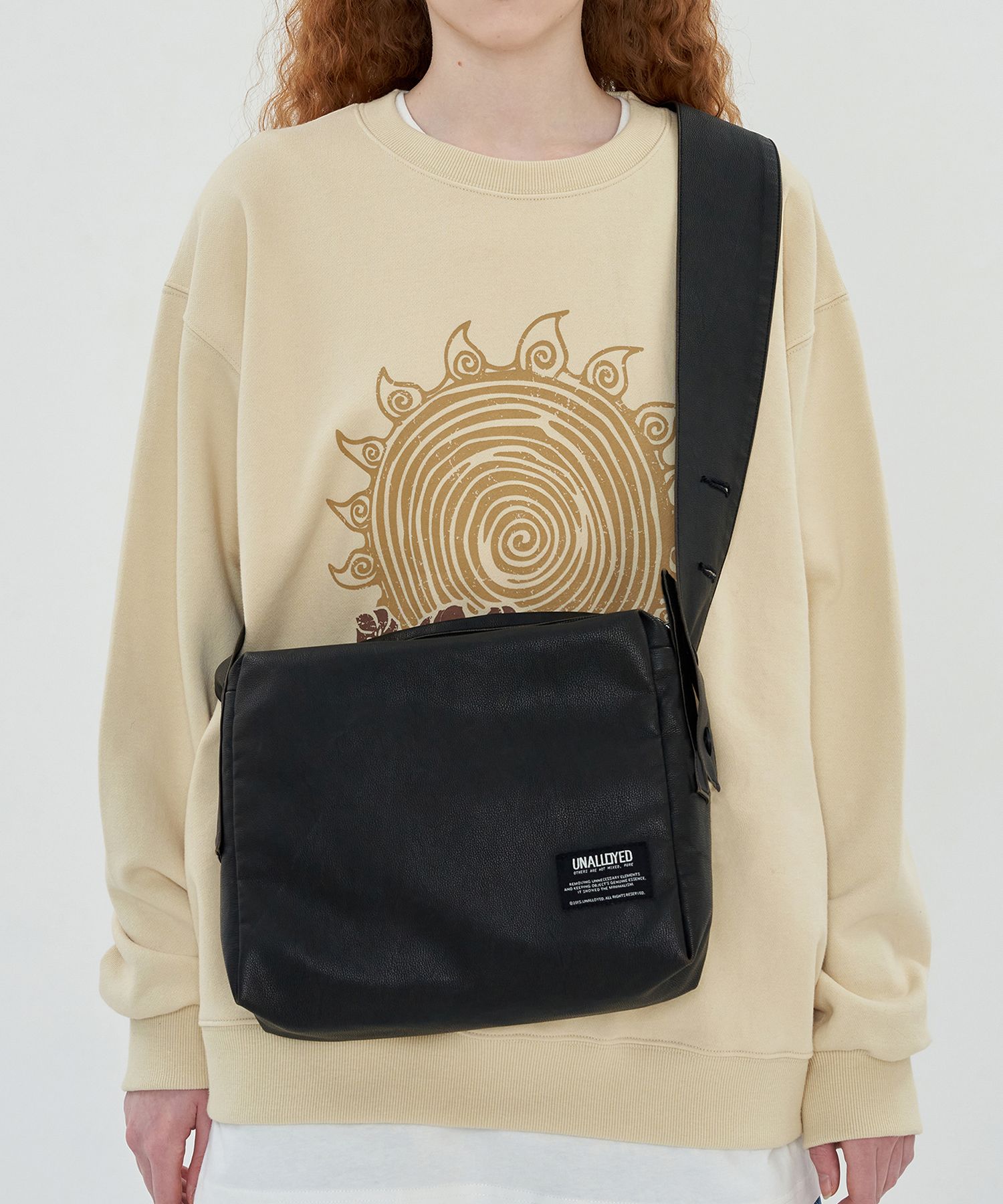 MUSINSA | UNALLOYED Button Leather Bag / Black