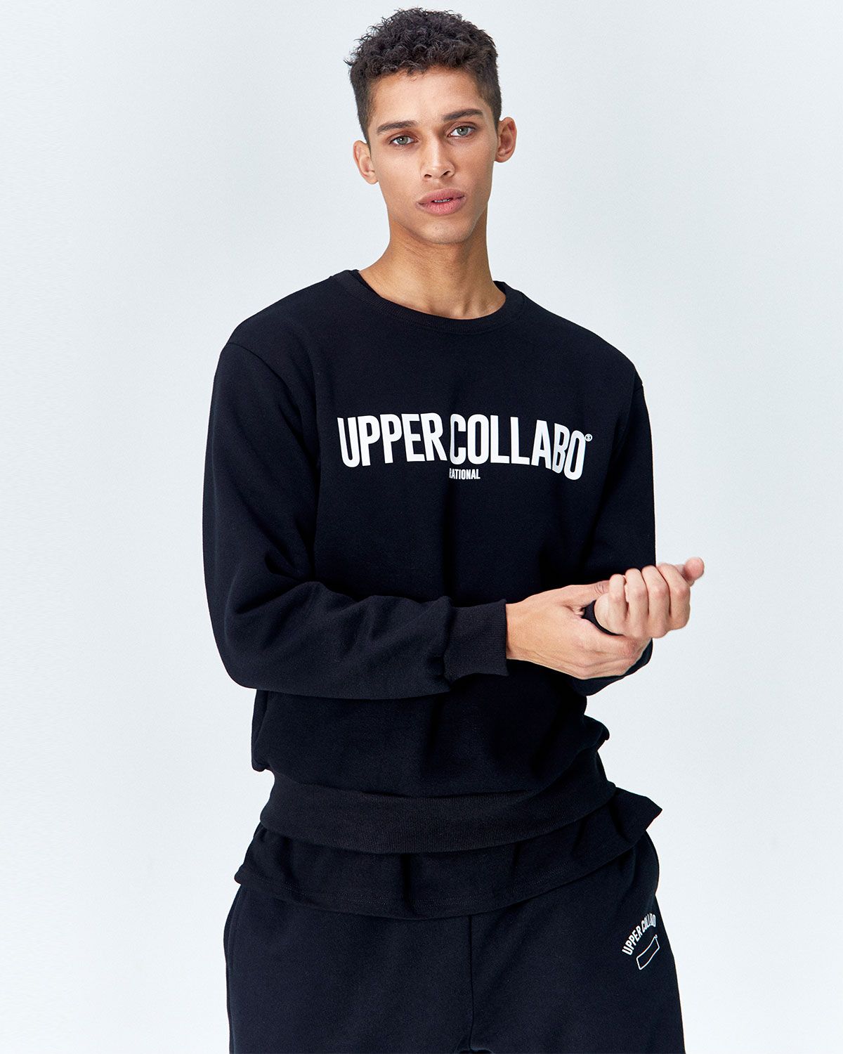 어퍼콜라보(UPPERCOLLABO) 래셔널 스웨트 셔츠 블랙
