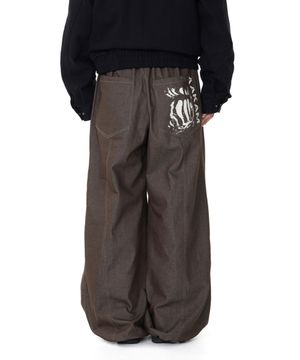 Knee Pin-tuck Printed Denim Pants (Brown)
