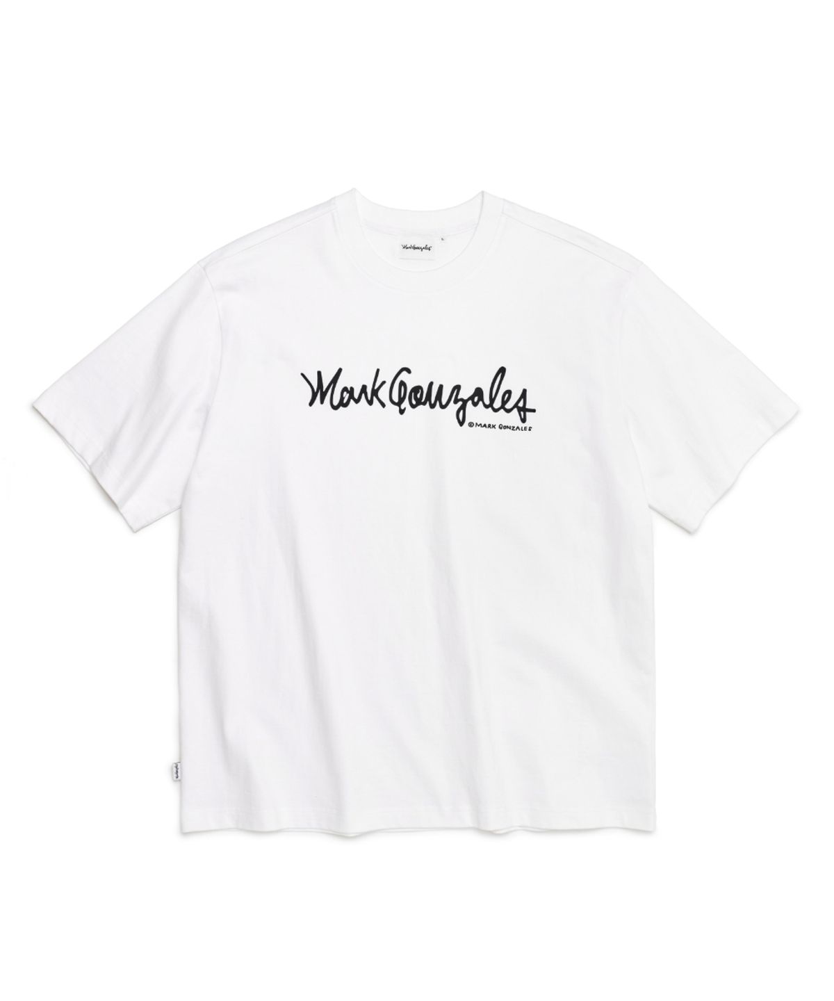 마크곤잘레스(MARK GONZALES) 사인로고 반팔 티셔츠 - WHITE