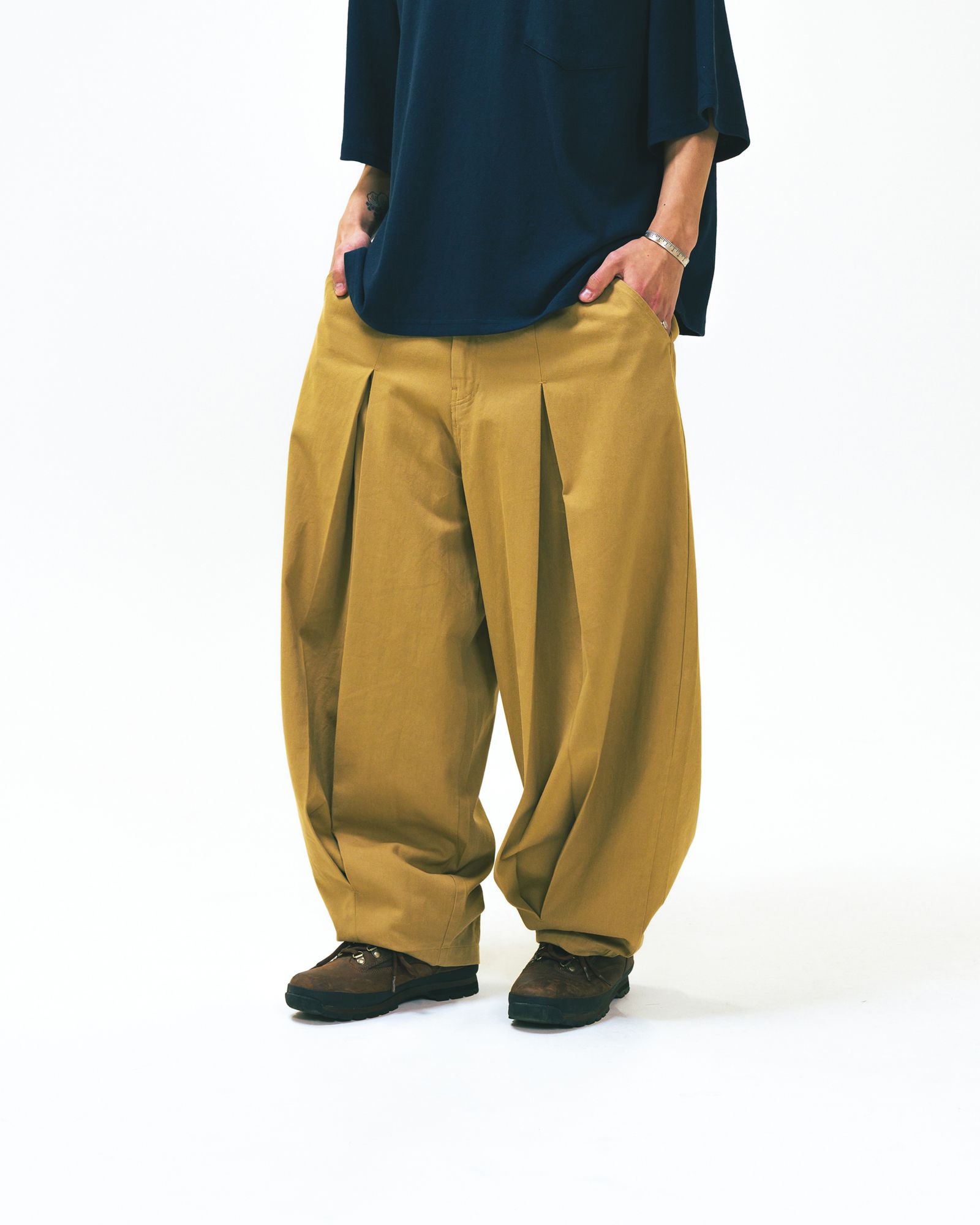 MUSINSA公式 | ANGLAN Long Tuck Wing Balloon Pants - Beige