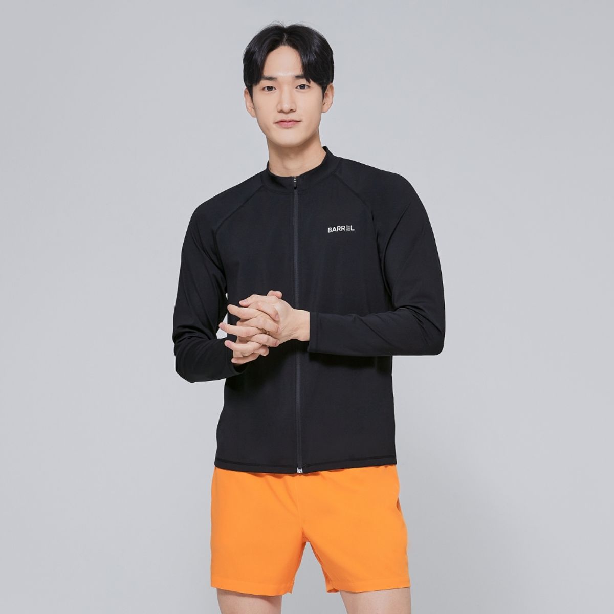 배럴(BARREL) 맨 에센셜 릴렉스핏 집업 래쉬가드 블랙 (B3SMWZR002BLK)