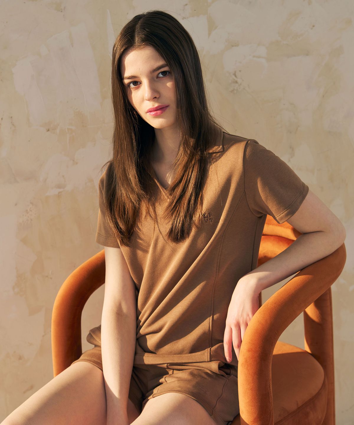 러브포티(LOVEFORTY) COMFY TENNIS T-SHIRT BEIGE