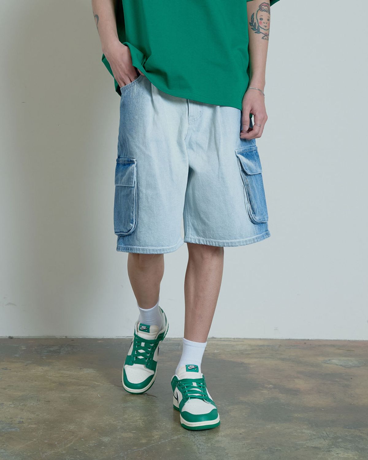 이넥시스(INEXCIS) Two Tone Bermuda Denim Pants (Pale Blue)