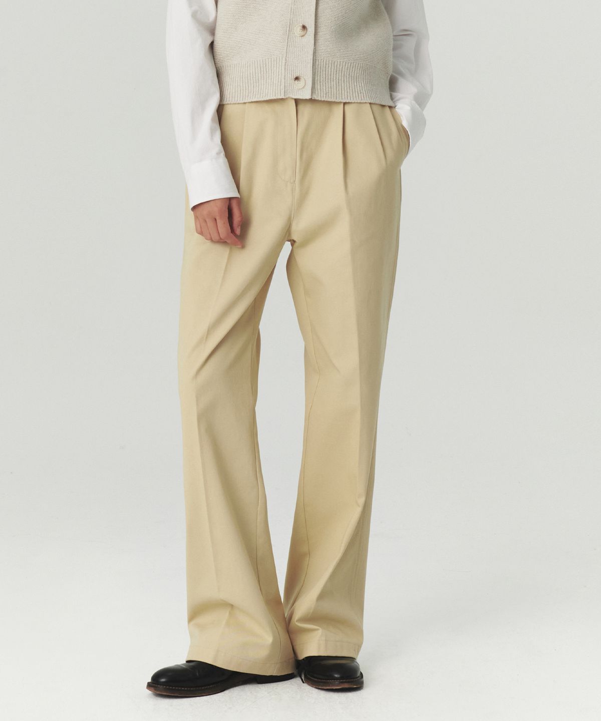 르바(LEVAR) Relaxed Cotton Pants - Light Beige