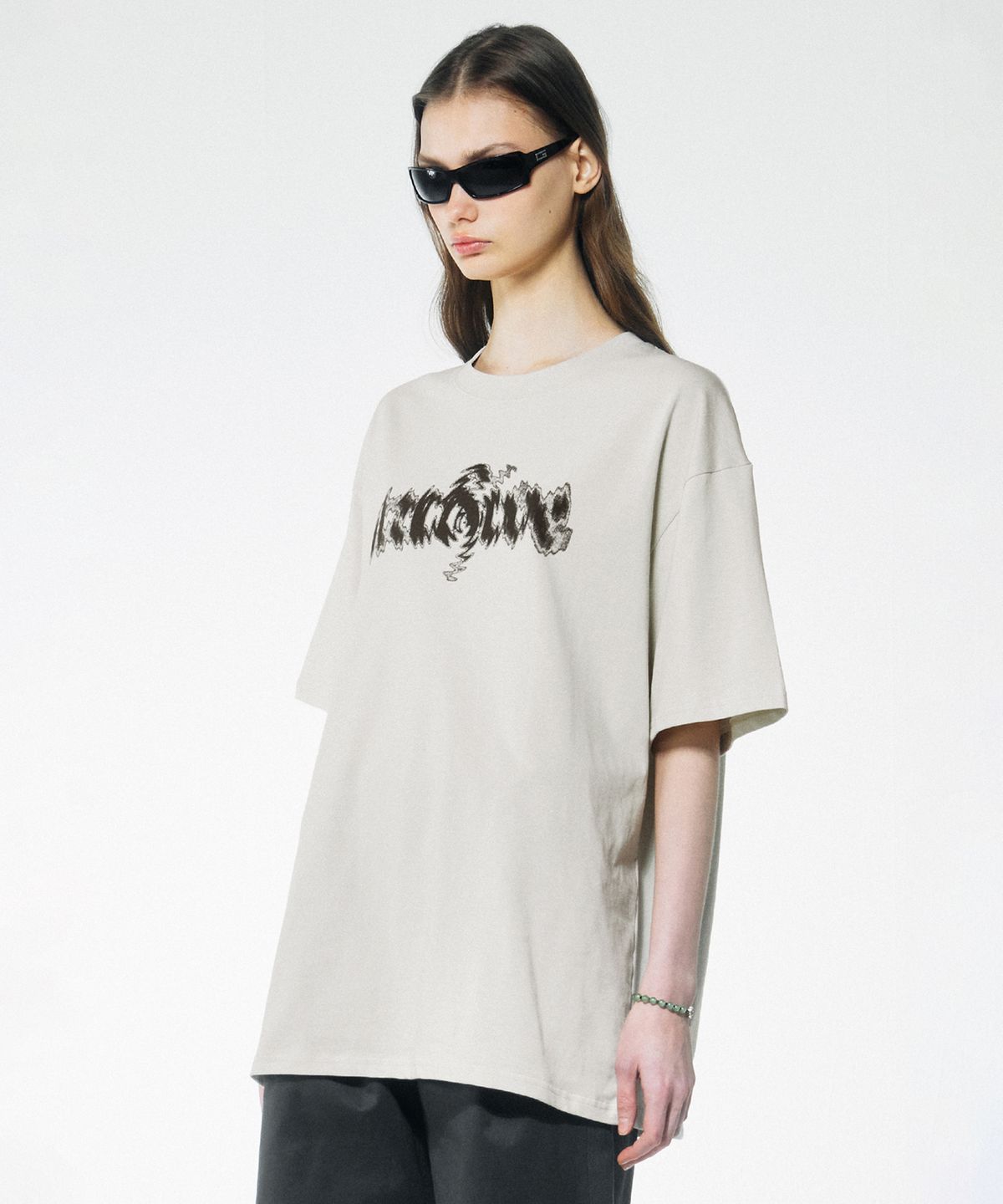 스컬프터(SCULPTOR) Distorted Logo Tee Dirty White