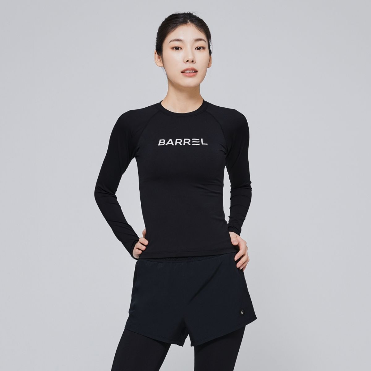 배럴(BARREL) 우먼 에센셜 스탠다드핏 래쉬가드 블랙 (B3SWWRG001BLK)