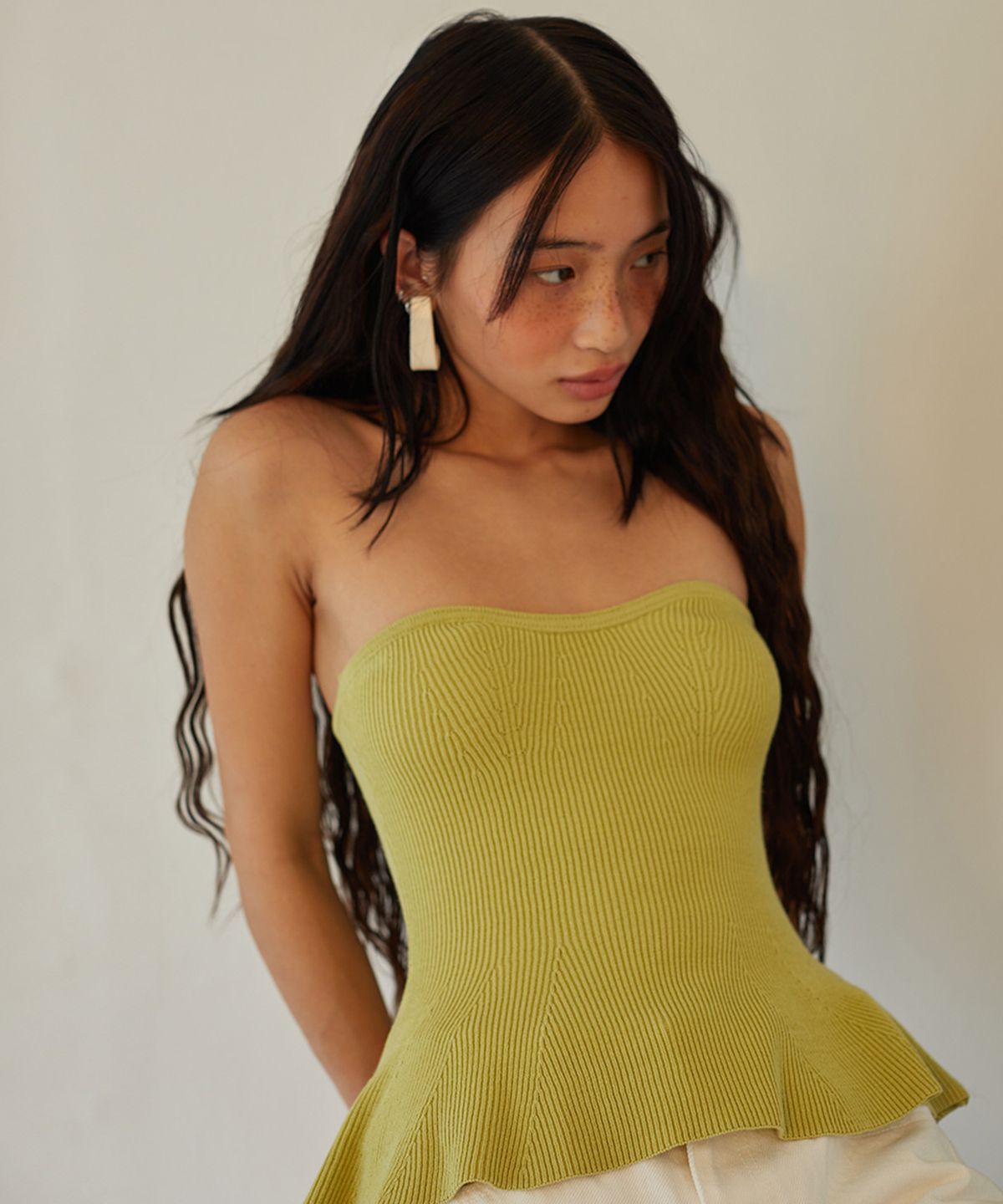 탑걸(TOPGIRL) FEMININE RIB-KNIT TUBE TOP_T316TP115