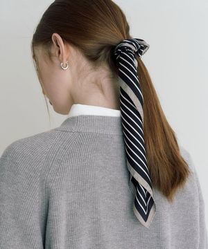 다이아몬드 스퀘어 어다울 로고 스카프 - 2컬러