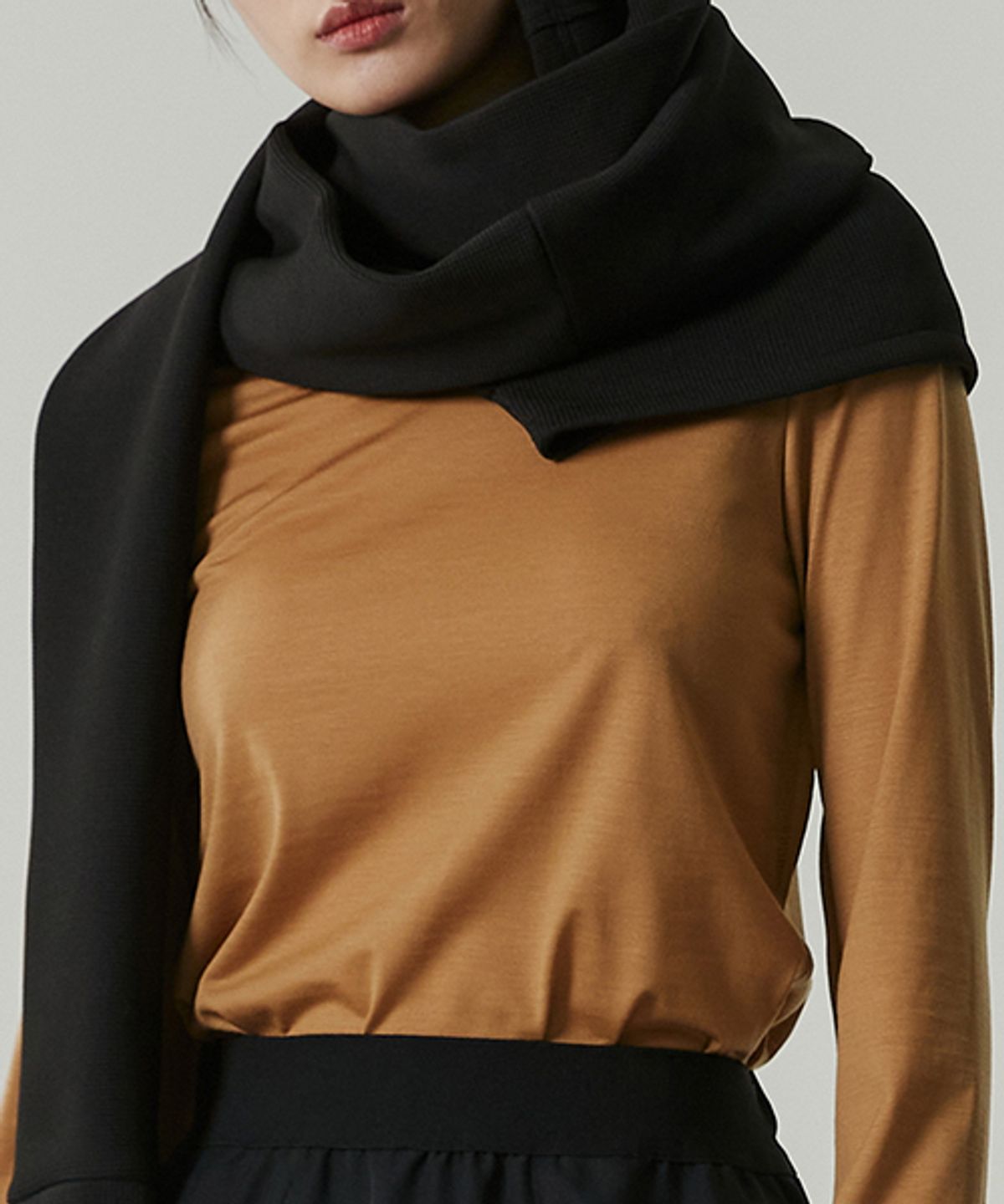 래코드(RECODE) Asymmetry Sleeve Muffler (Over Fit)_RYAAA22801BKX