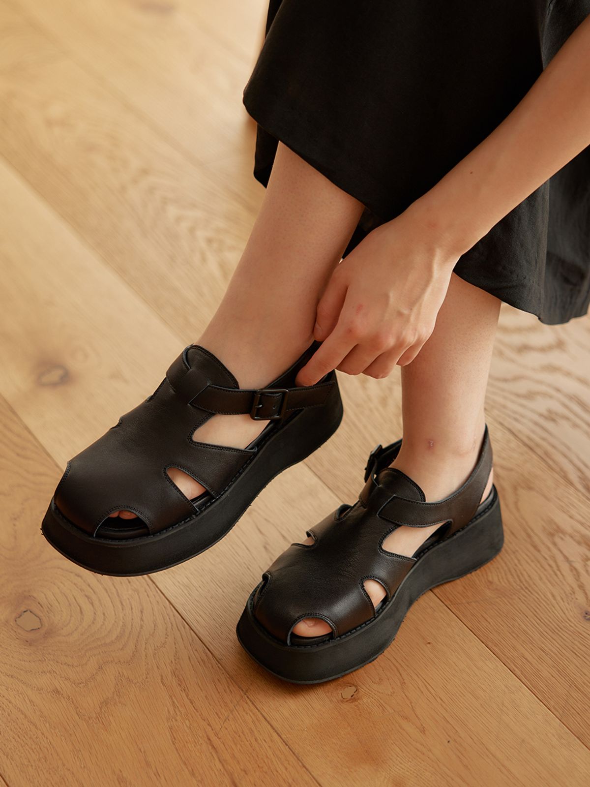 바이언스(BYEUUNS) BMS22020 LEAF PLATFORM SANDAL / 2COLORS