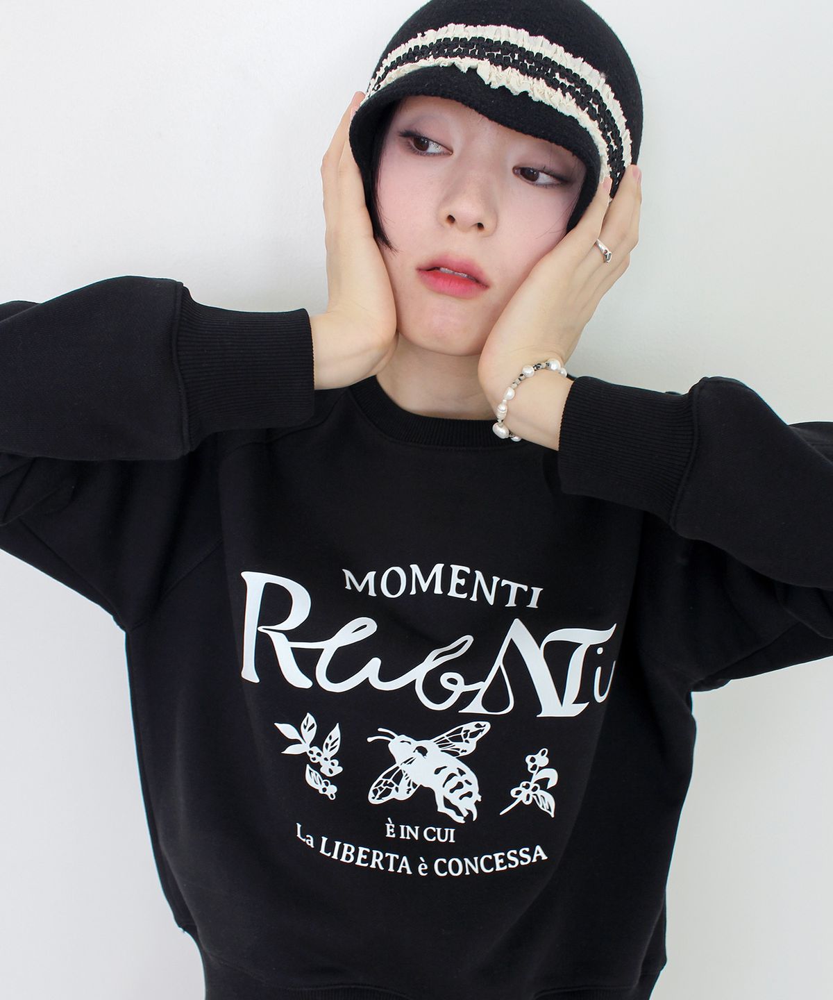 루바티(RUBATI) Honeybee Sweatshirt (BLACK)