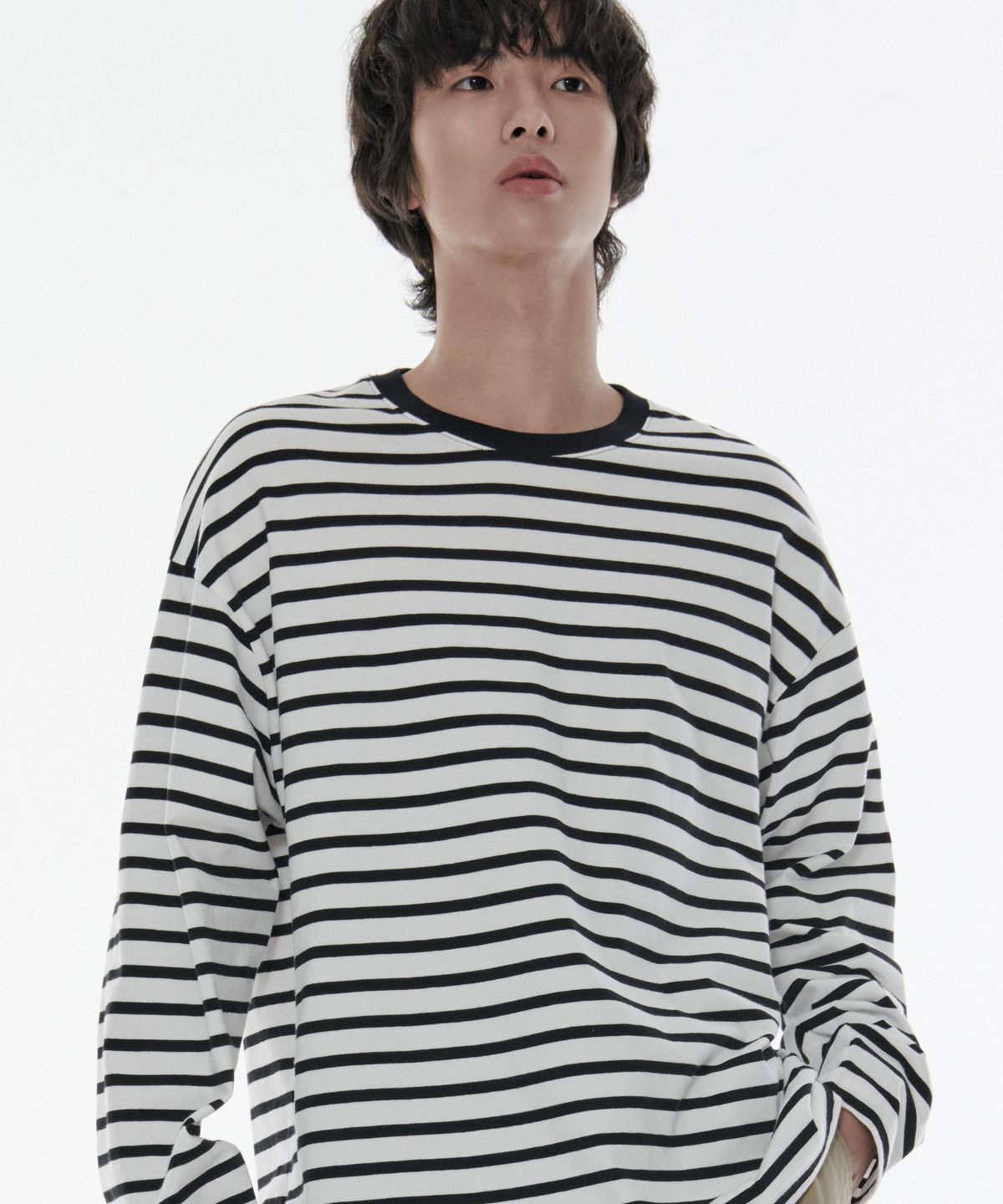 무신사 스탠다드(MUSINSA STANDARD) 브레톤 스트라이프 릴렉스드 긴소매 티셔츠 [화이트/블랙]