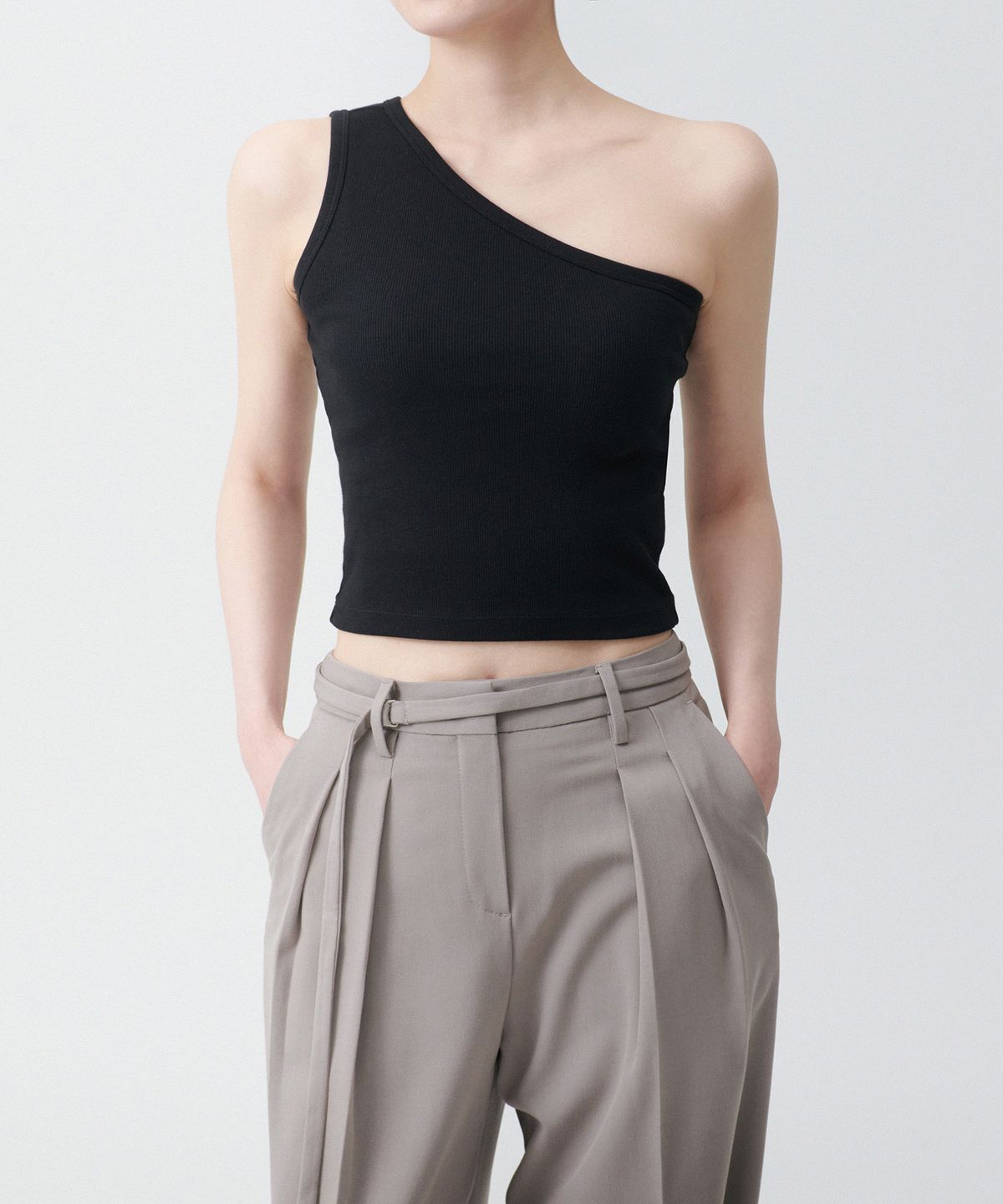 무신사 스탠다드 우먼(MUSINSA STANDARD WOMAN) 우먼즈 원 숄더 탱크 탑 [블랙]