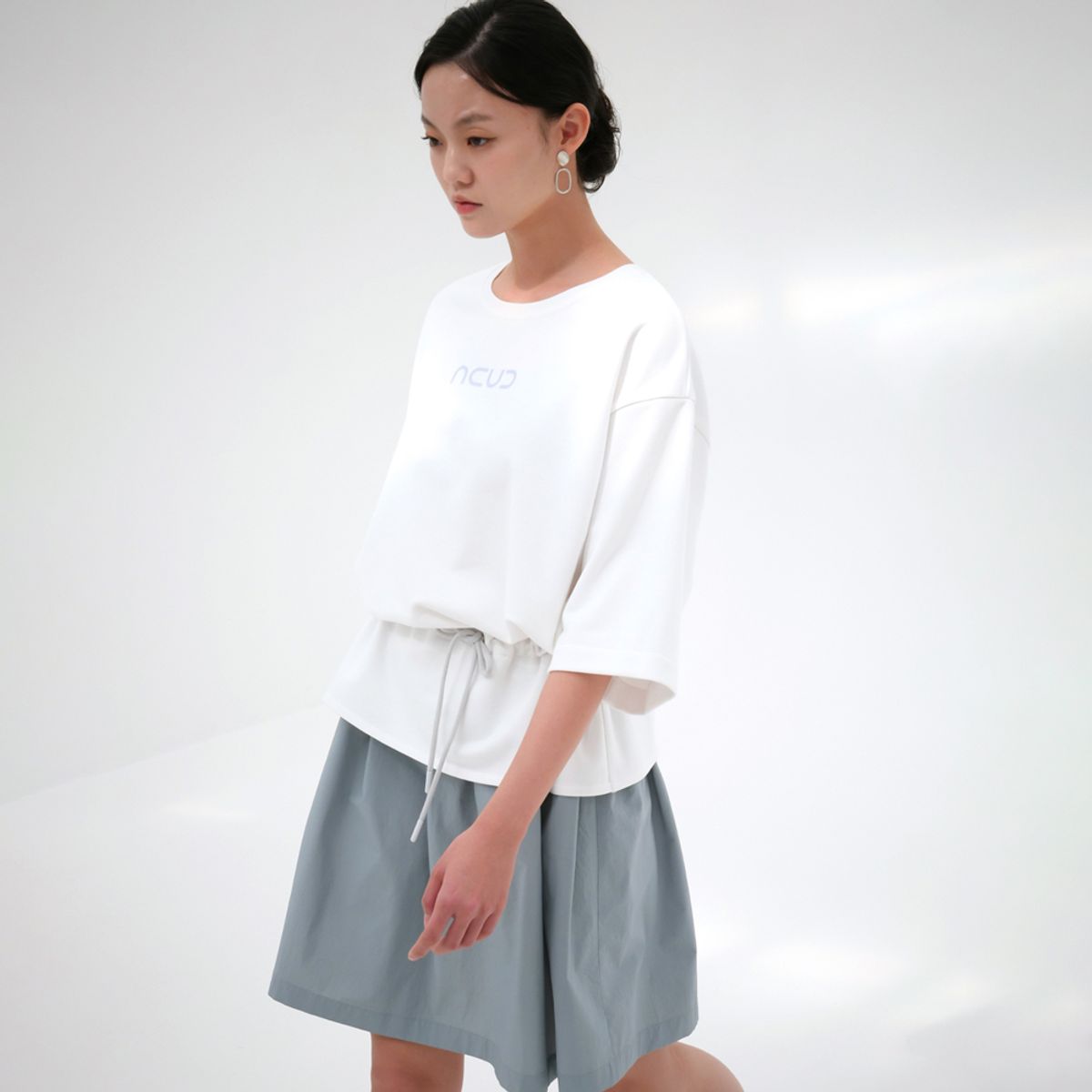 아쿠드(ACUD) Half Sleeve Logo Dress _White