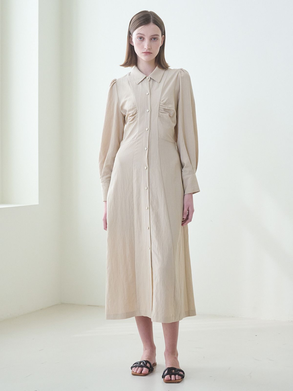 누브(NOUVE) Front Shirring Shirts Dress - Beige