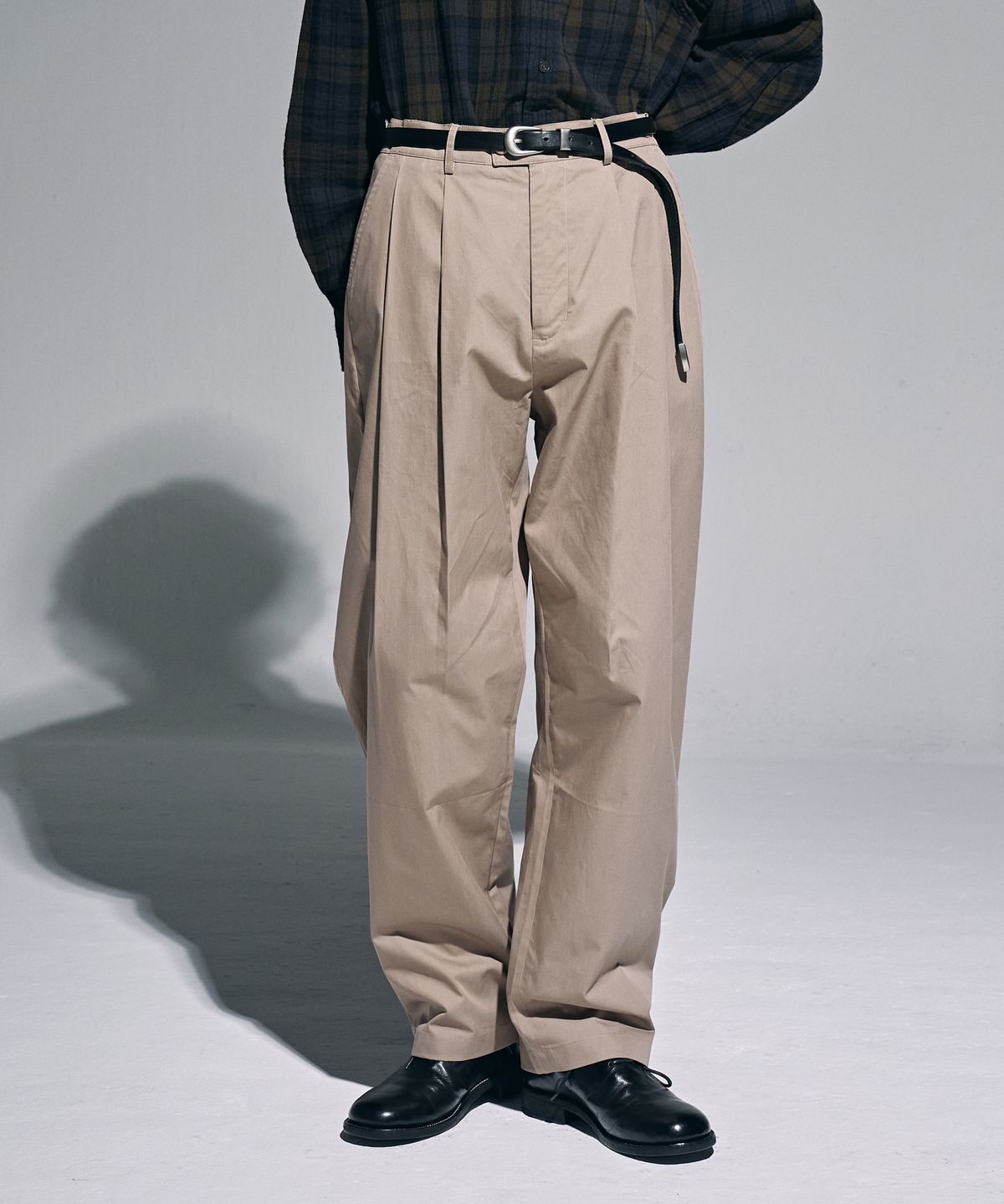 노운(NOUN) wide tapered chino pants (dusty beige)
