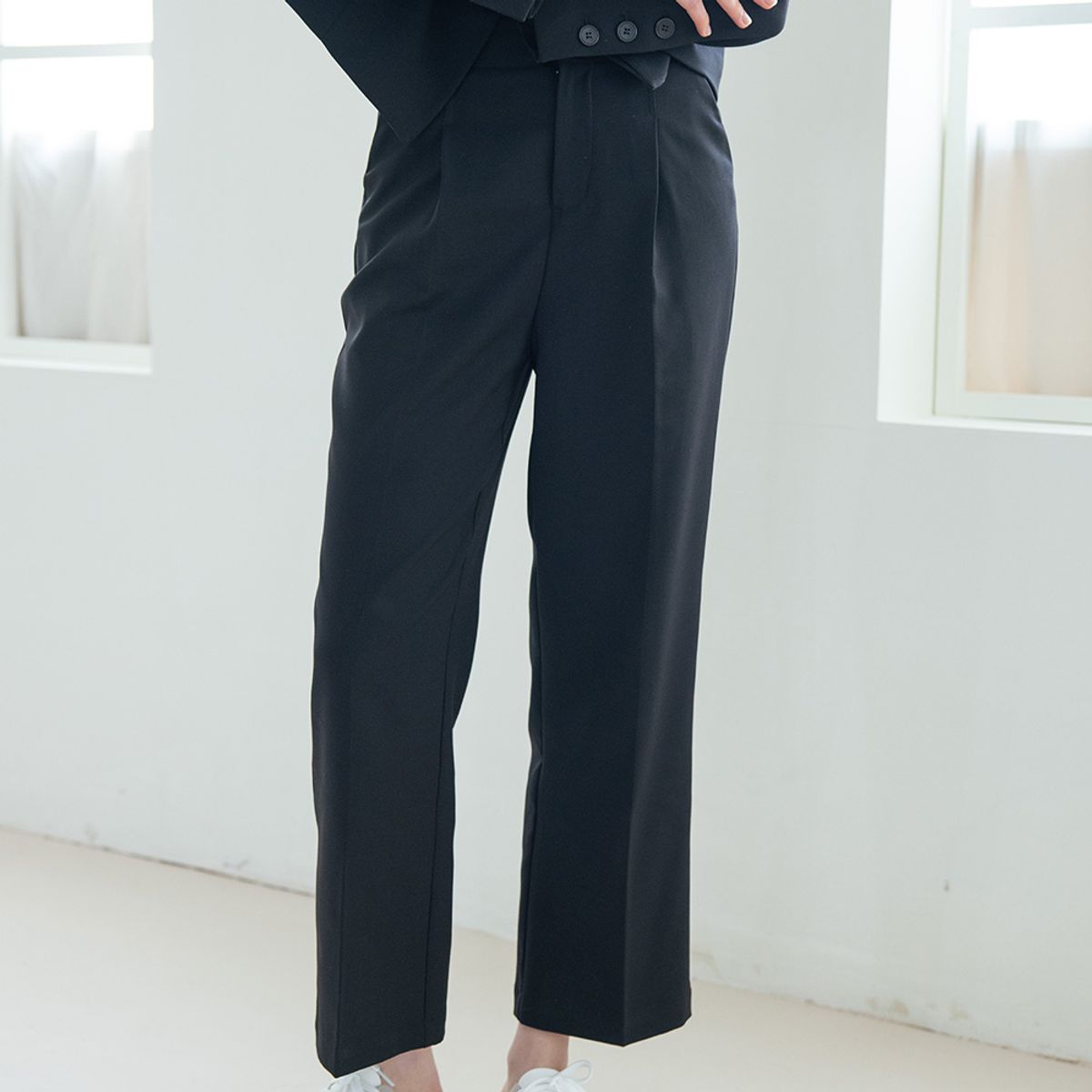 웬스데이딜라잇(WEDNESDAY DELIGHT) WED_Hidden button wide slacks_BLACK