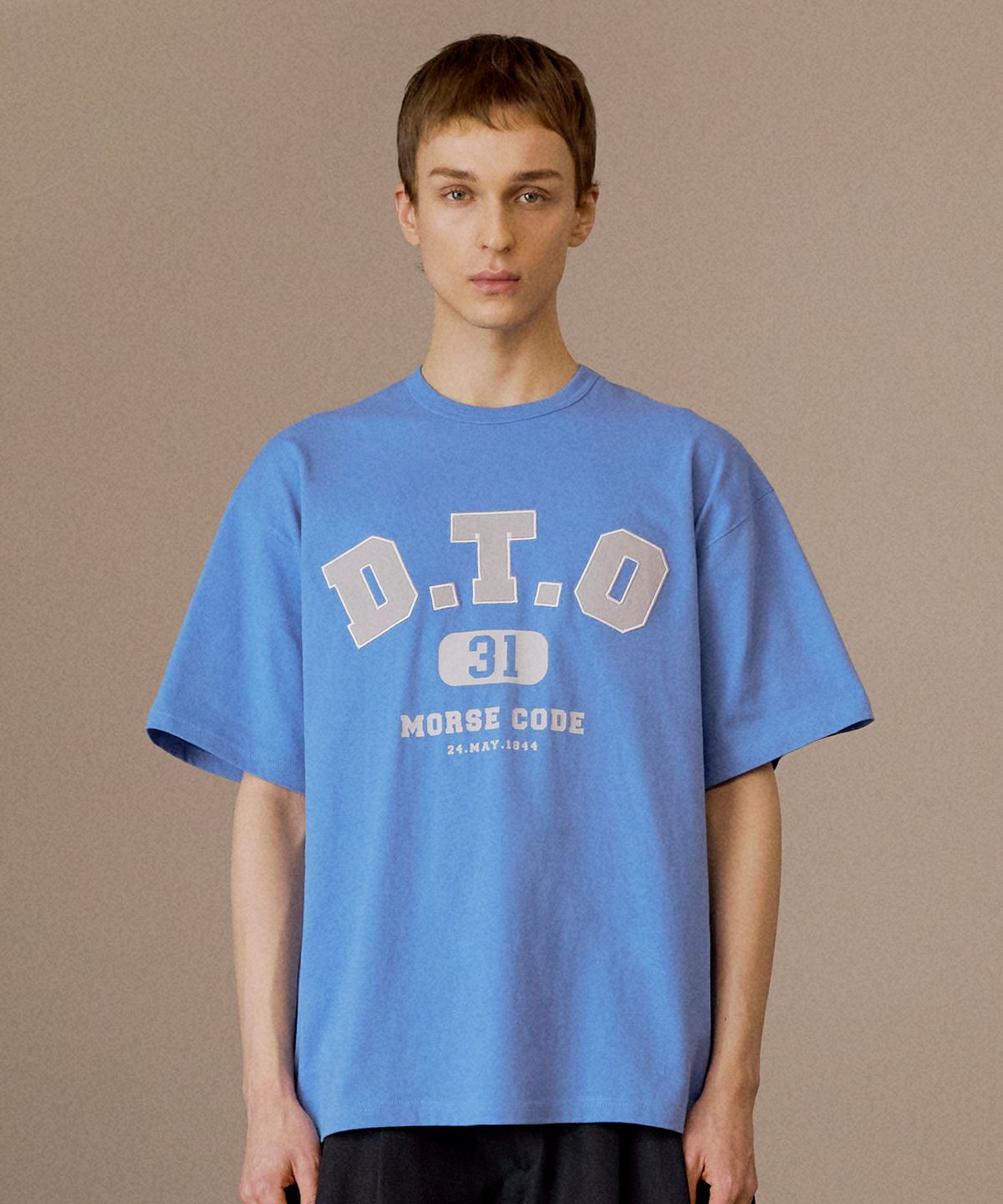 디써티원(DTHIRTYONE) APPLIQUE T-SHIRT_PASTEL BLUE