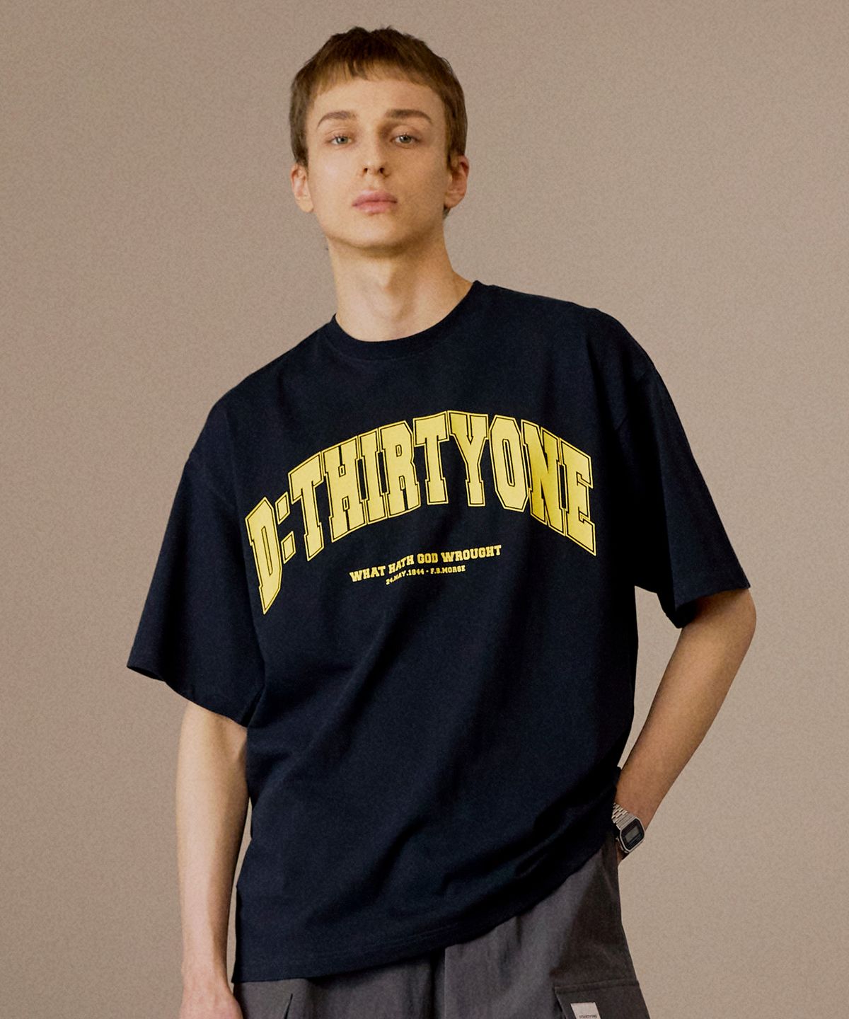 디써티원(DTHIRTYONE) UNIVERSITY LOGO T-SHIRT_DARK NAVY