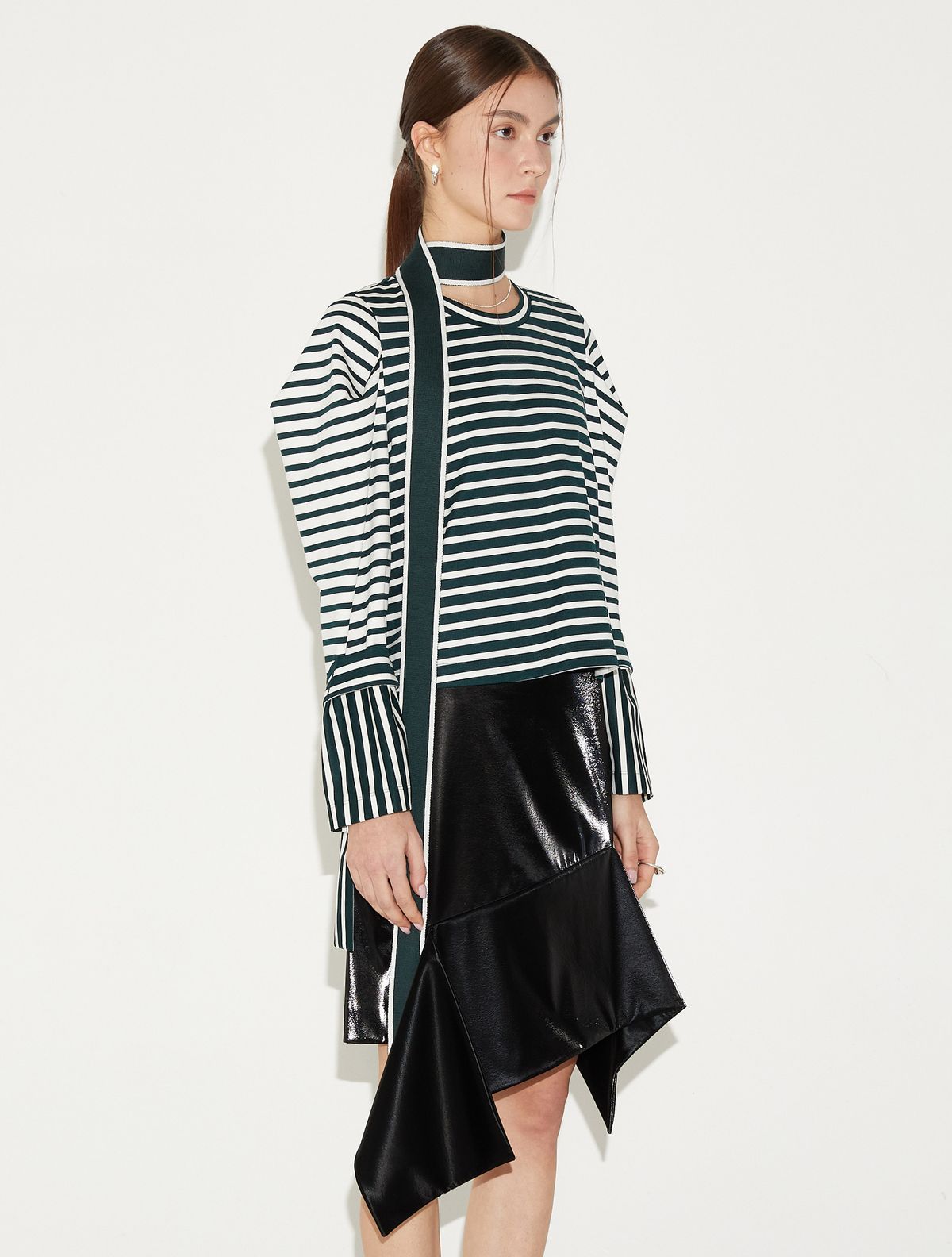 르이엘(LE YIEL) Patent Mini Skirt_Black 페이턴트 미니 스커트_블랙