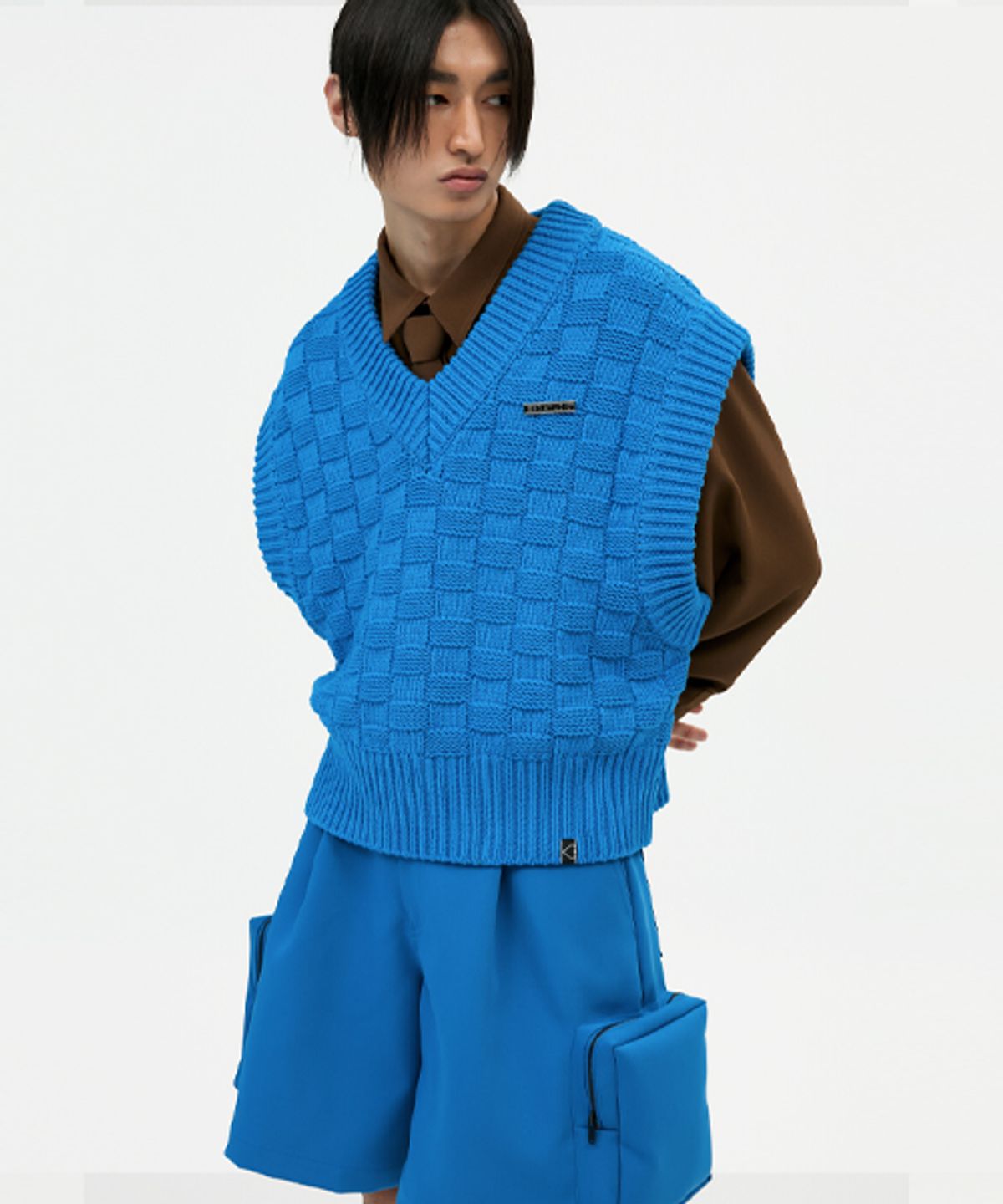 이에스씨 스튜디오(ESC STUDIO) v-neck knit vest and brooch(blue)