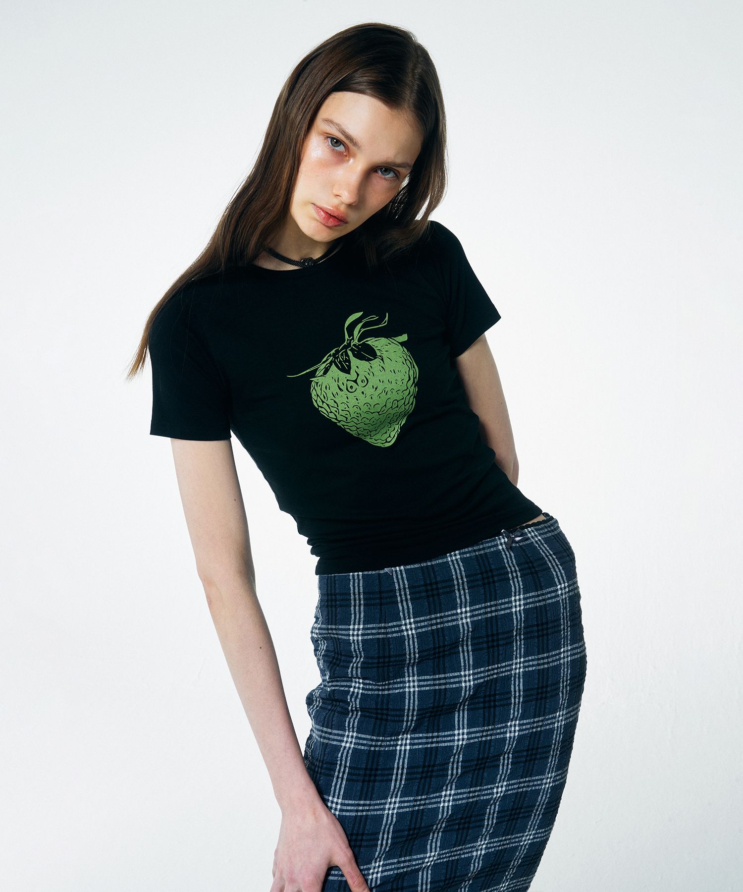 芸能人愛用 MUSINSA Black Top Crop Strawberry SCULPTOR | トップス
