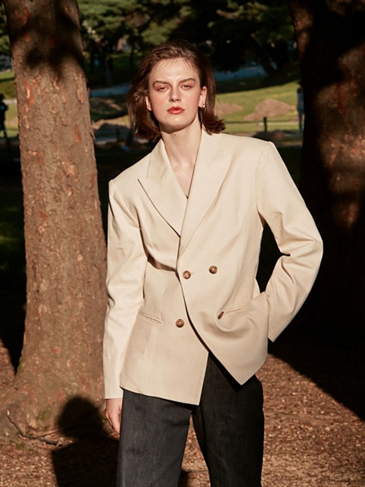 셀리테일즈(CELITAILS) PEAKED LAPEL DOUBLE JACKET_IVORY