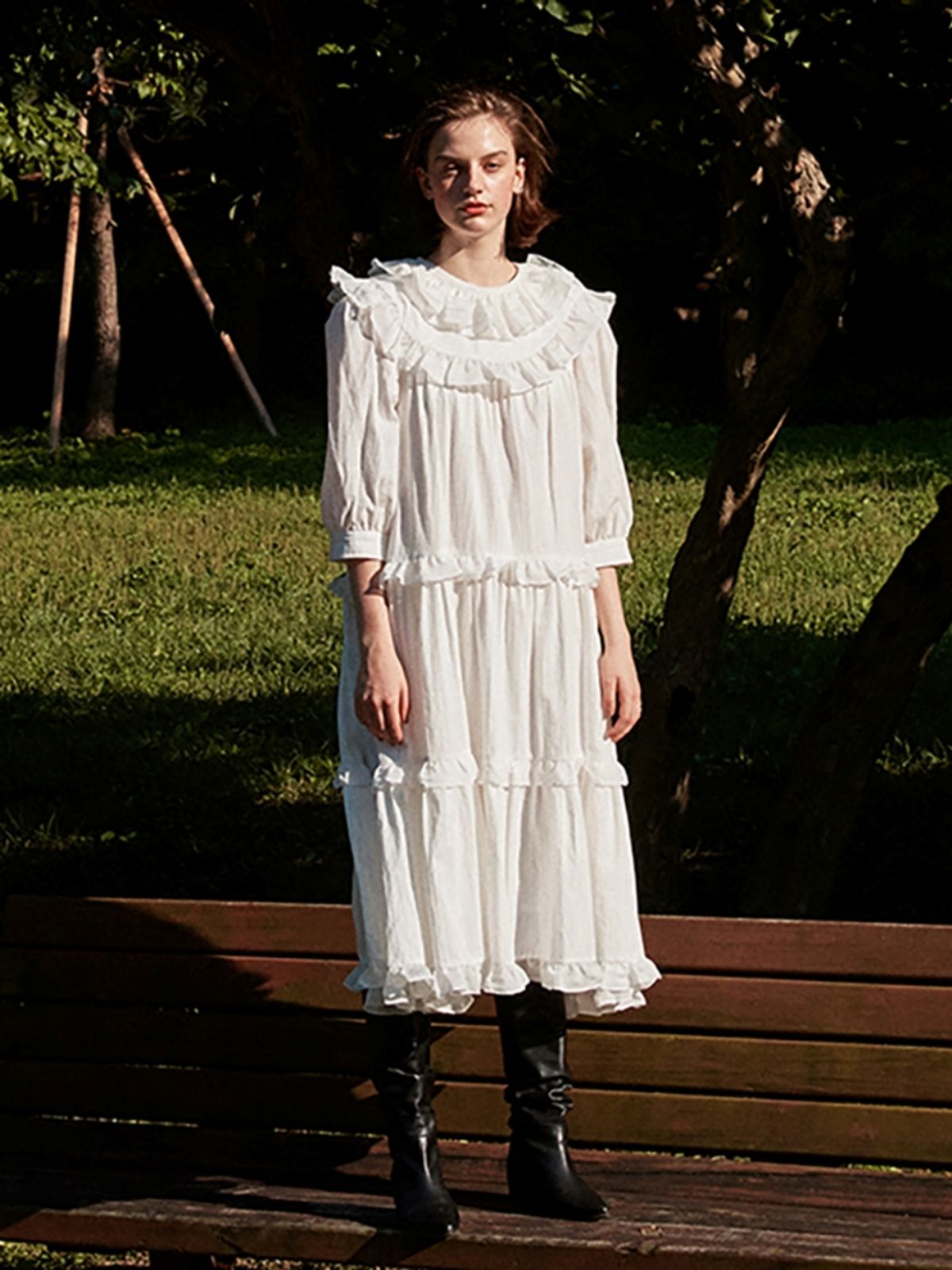 셀리테일즈(CELITAILS) DETACHABLE LACE CAPE DRESS_IVORY