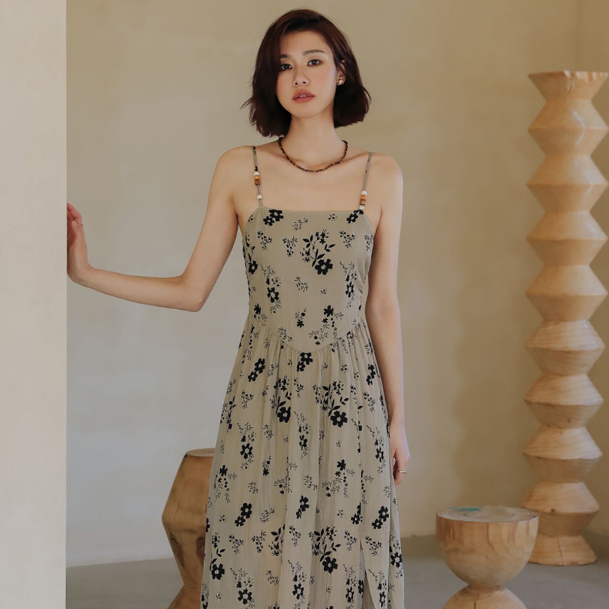 랭썬(LANGSON) LS_Front split flower sleeveless dress