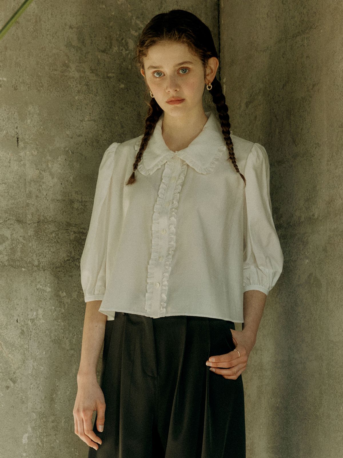 셀리테일즈(CELITAILS) FRILL CROP BLOUSE_IVORY
