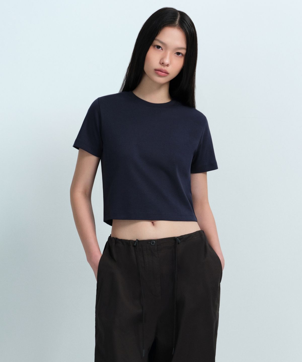 무신사 스탠다드 우먼(MUSINSA STANDARD WOMAN) 우먼즈 크루 넥 크롭 티셔츠 [다크 네이비]