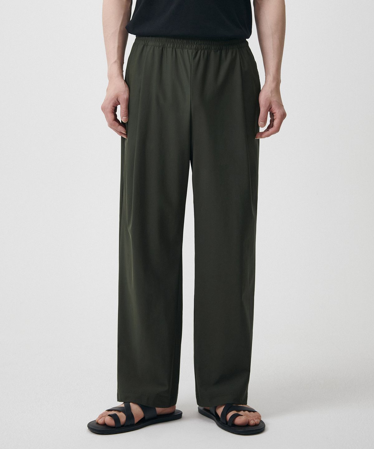 무신사 스탠다드(MUSINSA STANDARD) 쿨링 딥 턱 와이드 밴딩 팬츠 [카키]