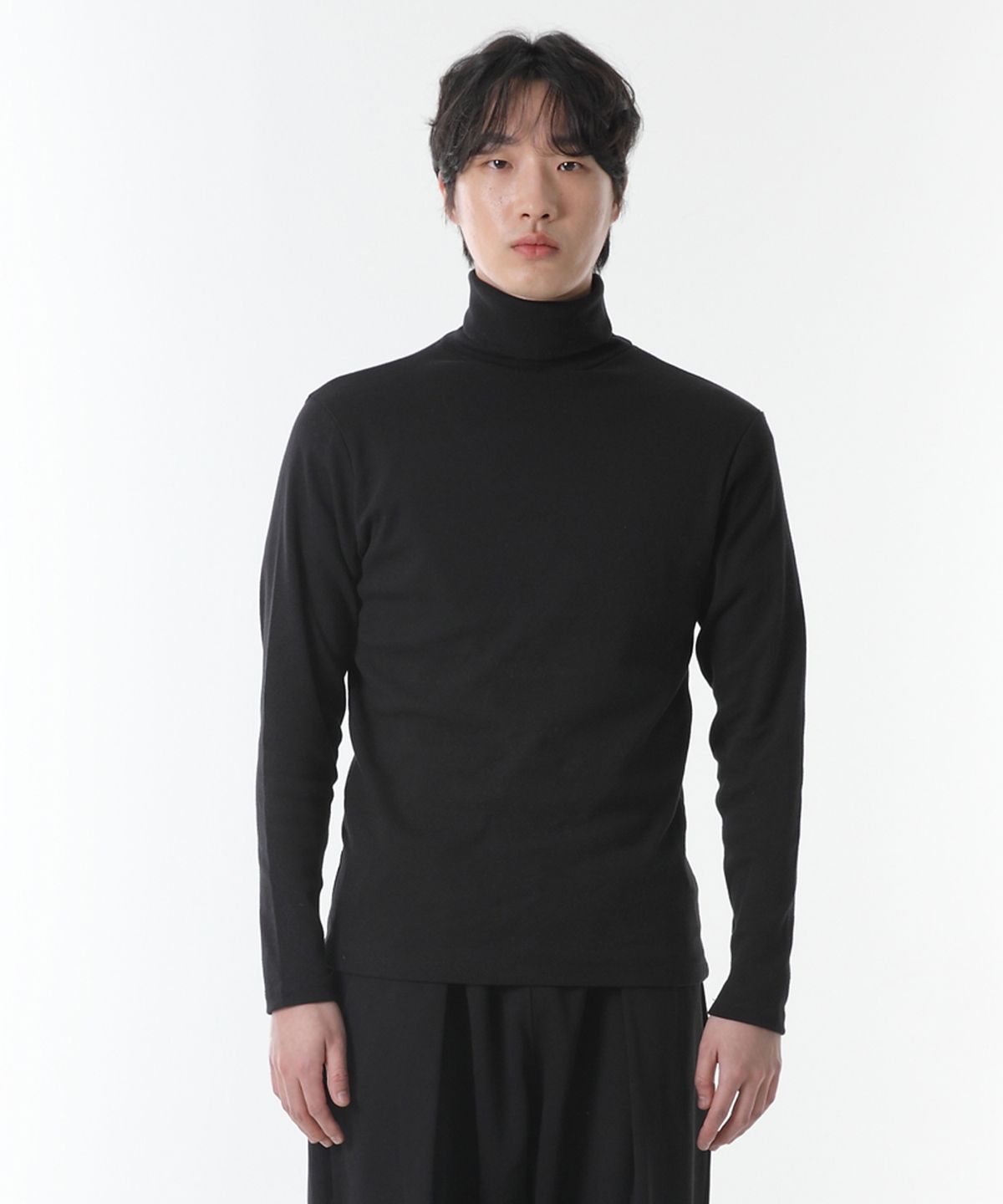 코드아이엠(CODE I'M) 면스판 정사이즈 목폴라 긴팔티 블랙