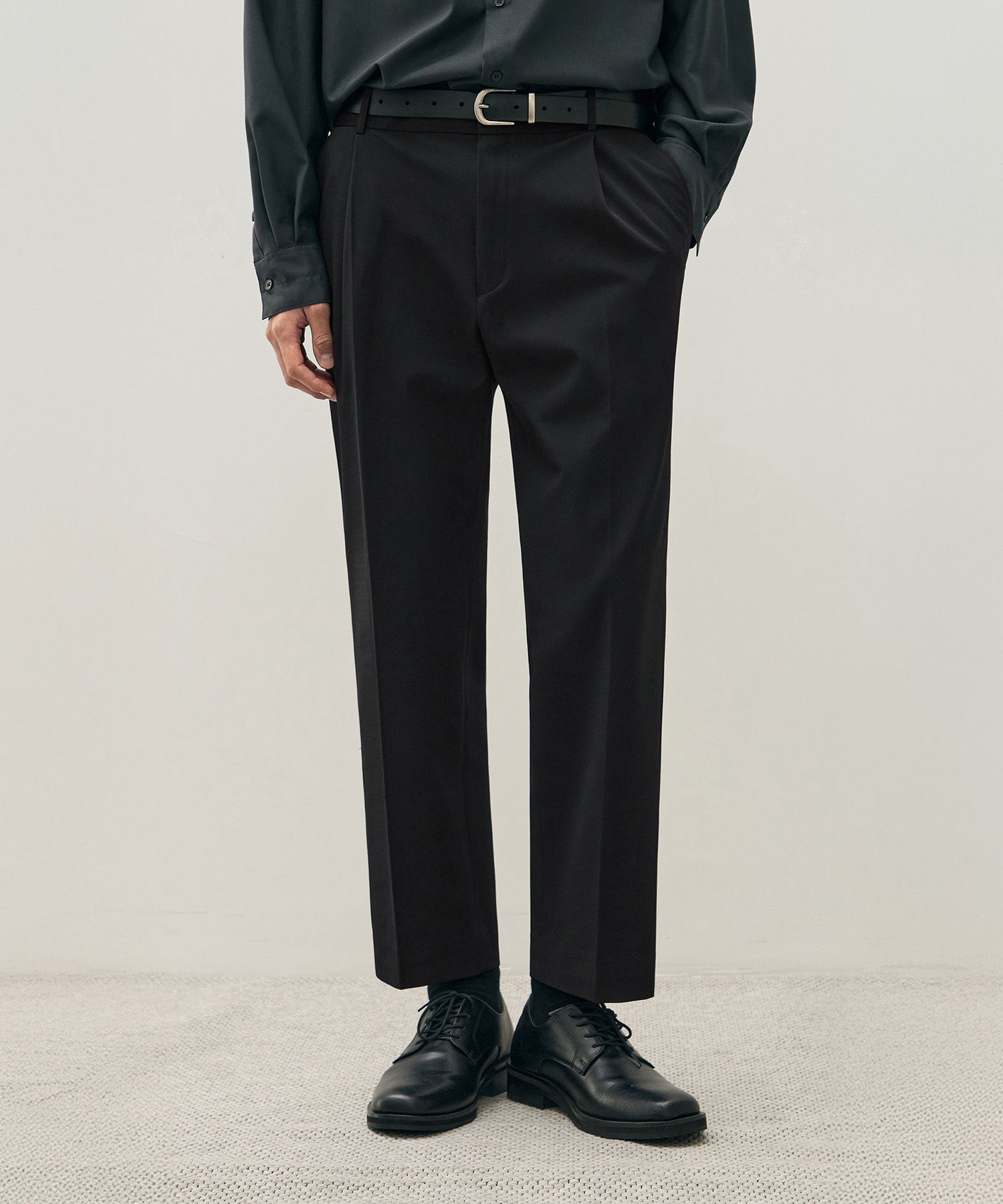 MUSINSA | DRAW FIT One-Tuck Banding Tapered Slacks [BLACK]