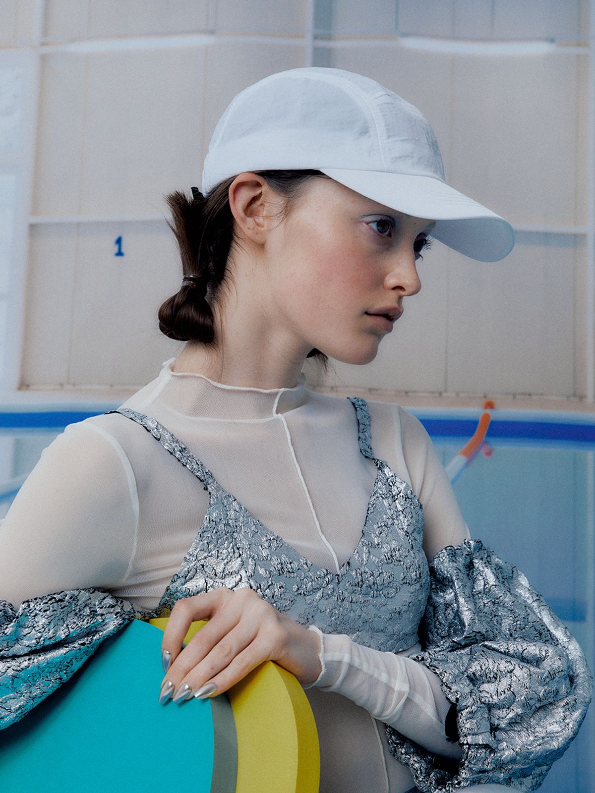 포에지담(POESIEDAME) PARACHUTE CAP IN WHITE