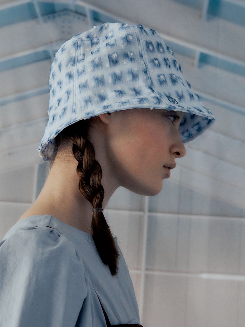 WATERY ROOM BUCKET HAT