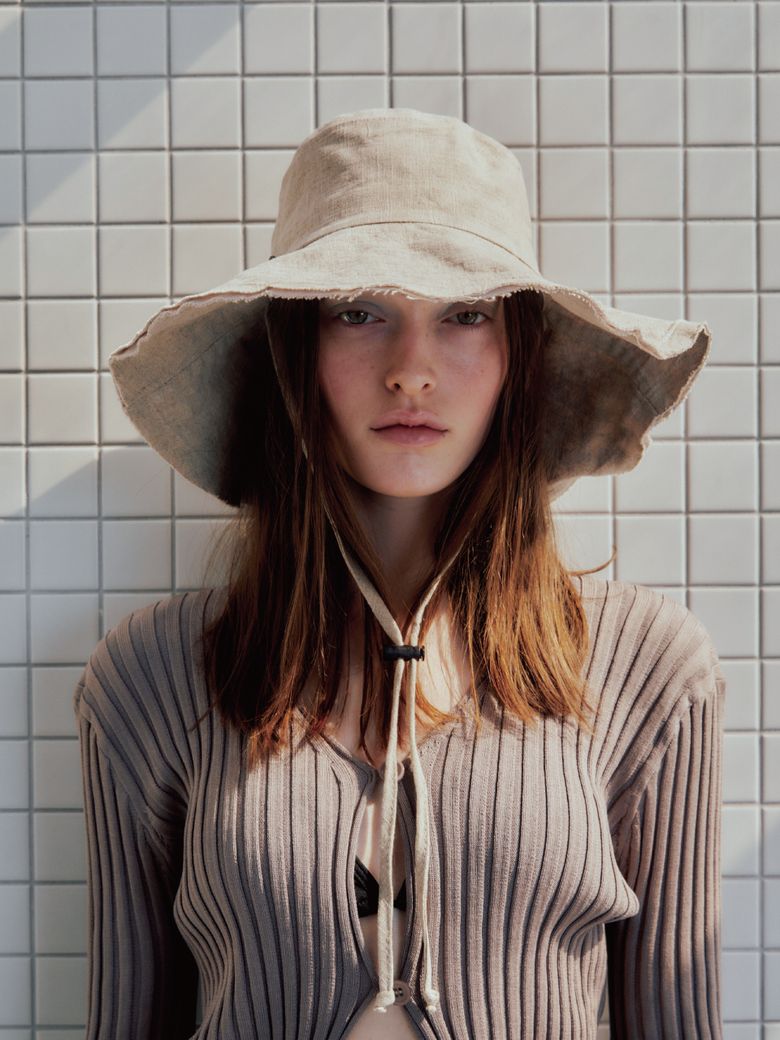 LINEN WIDE BUCKET HAT IN OATMEAL