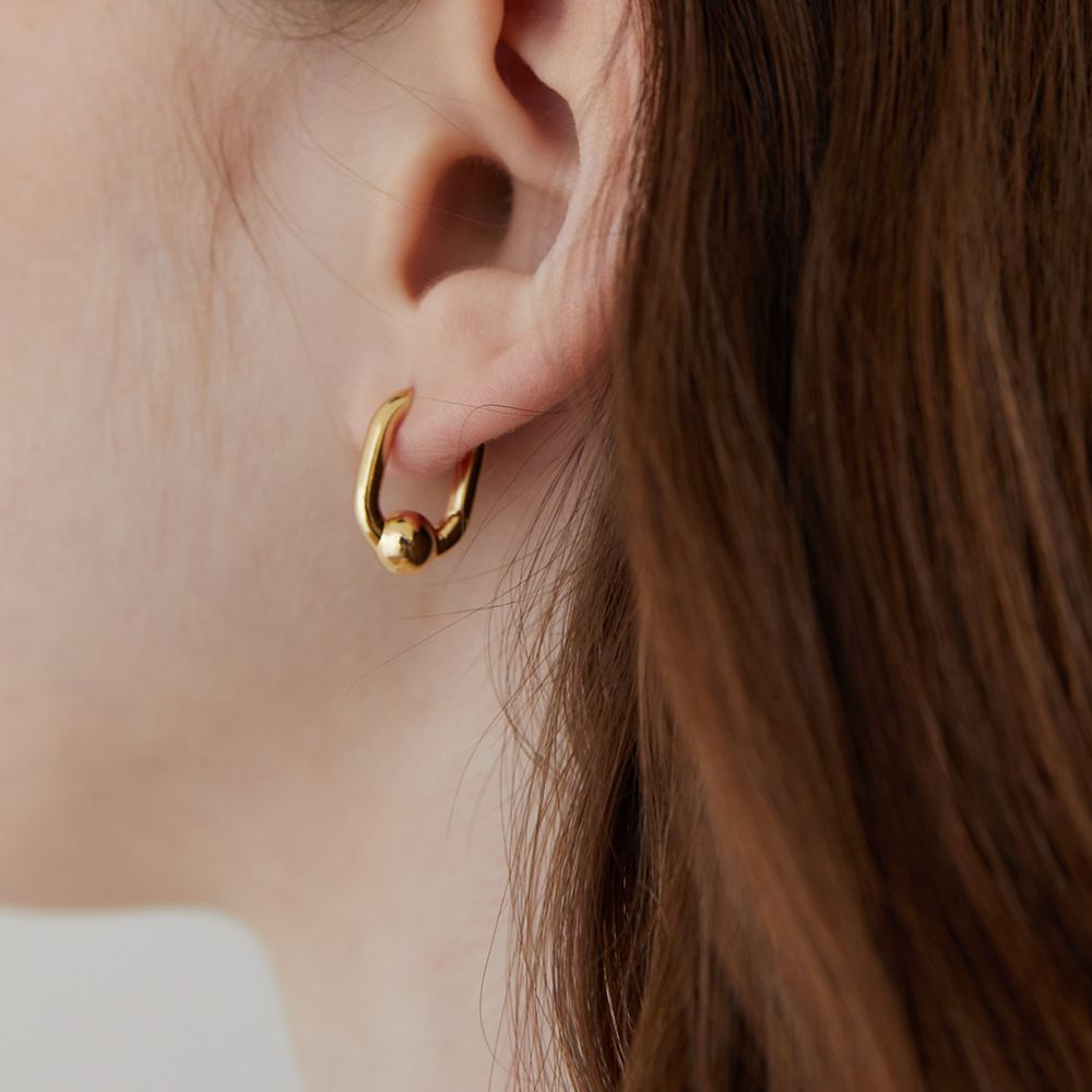 イヤリング TATIANA Swing ball hoop earrings EC1970 MUSINSA | TATIANA Swing ball hoop earrings EC1970
