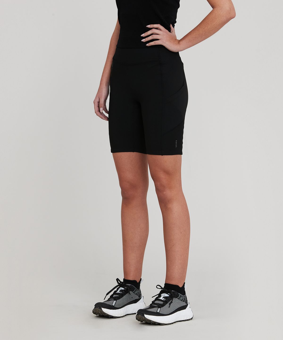 칼렉(KALEG) WOMENS METAL LIGHT SHORT TIGHTS_BLACK
