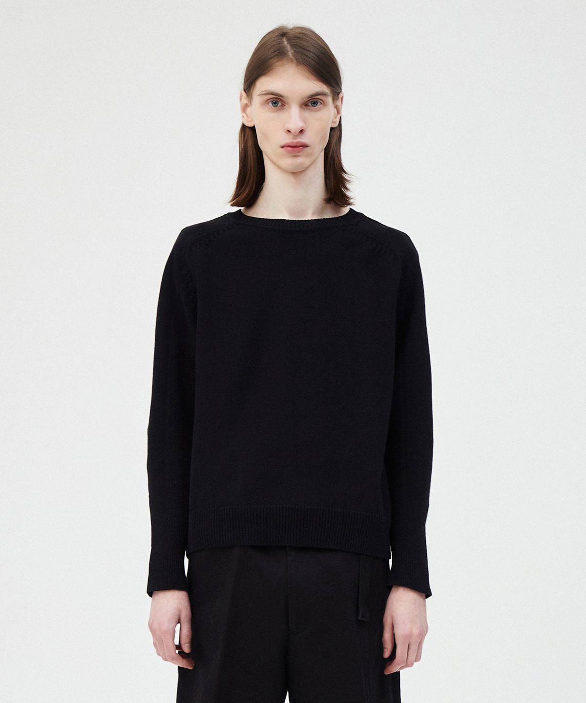 윈더(WINDER) PIN TUCK RAGLAN SWEATER - BLACK