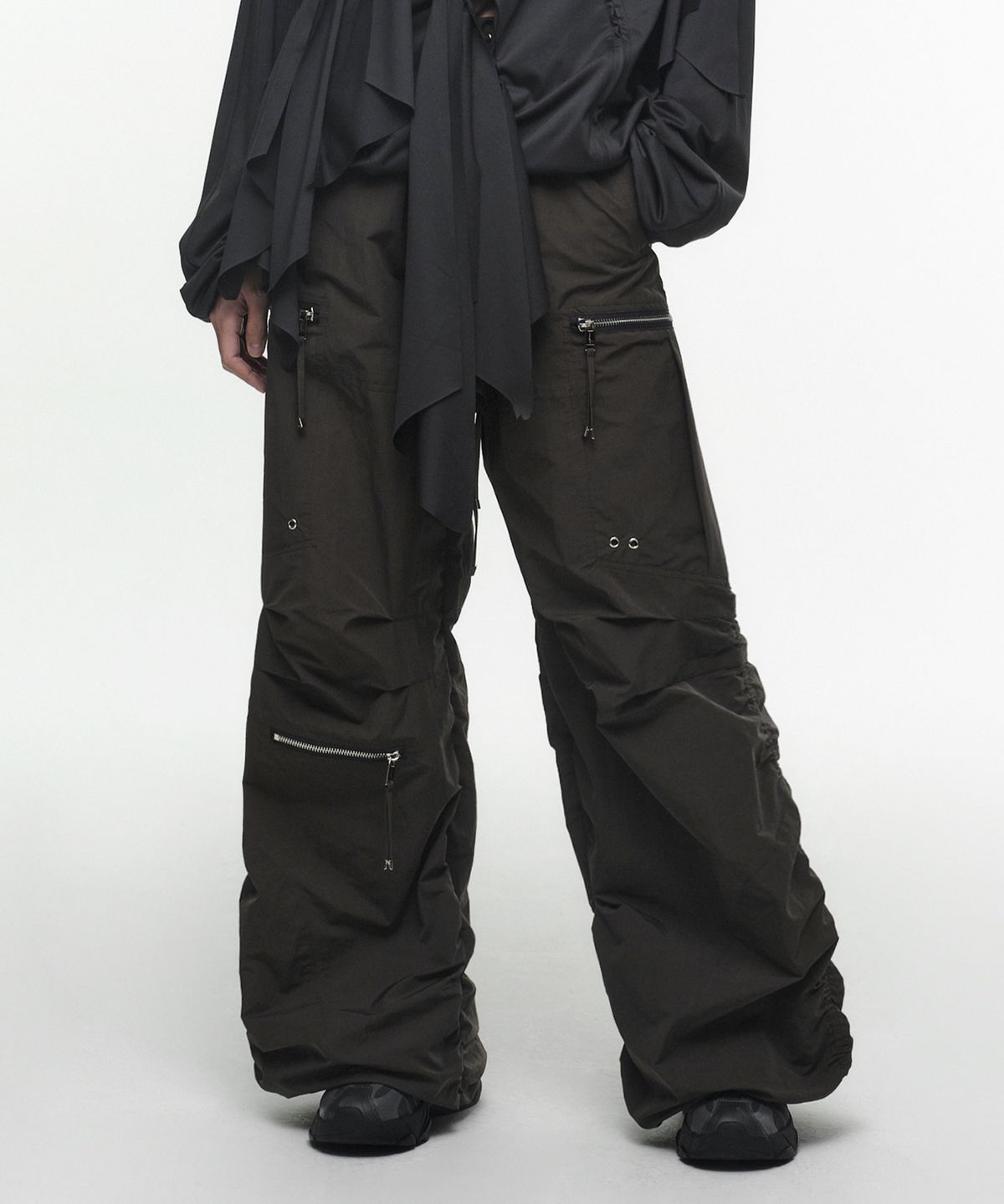나체(NACHE) PUCKERING JOGGER PANTS (UNISEX) CHARCOAL