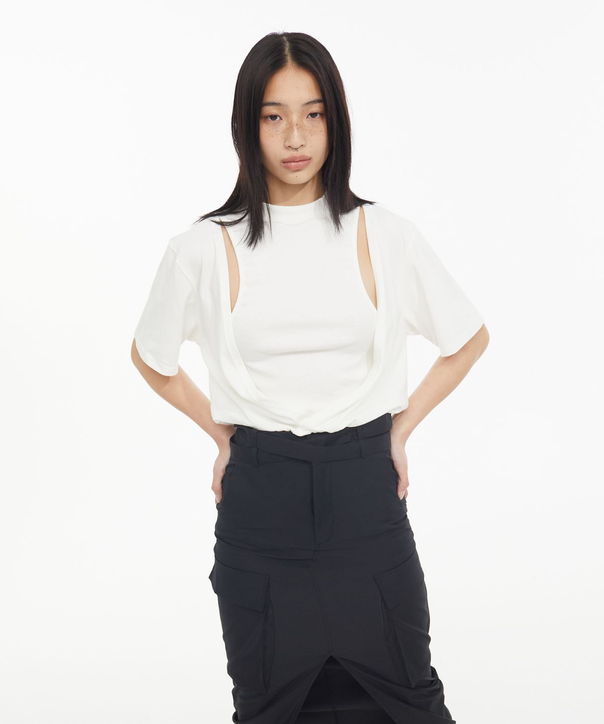 쿄(KYO) 스쿱레이서 레이어드 컷아웃 크롭 티 오프화이트