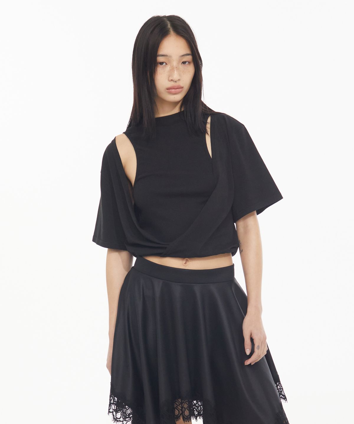 쿄(KYO) 스쿱레이서 레이어드 컷아웃 크롭 티 블랙